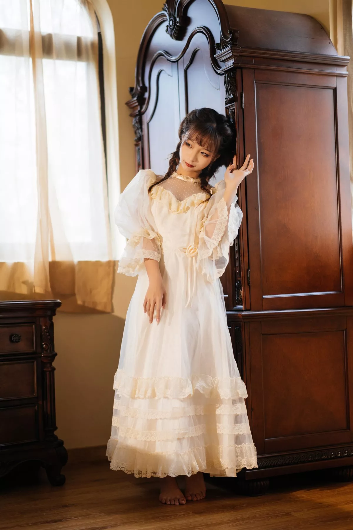 Xgyw.Org_知名动漫博主蠢沫沫古着主题私房性感白色连身裙秀完美身材靓丽迷人写真28P