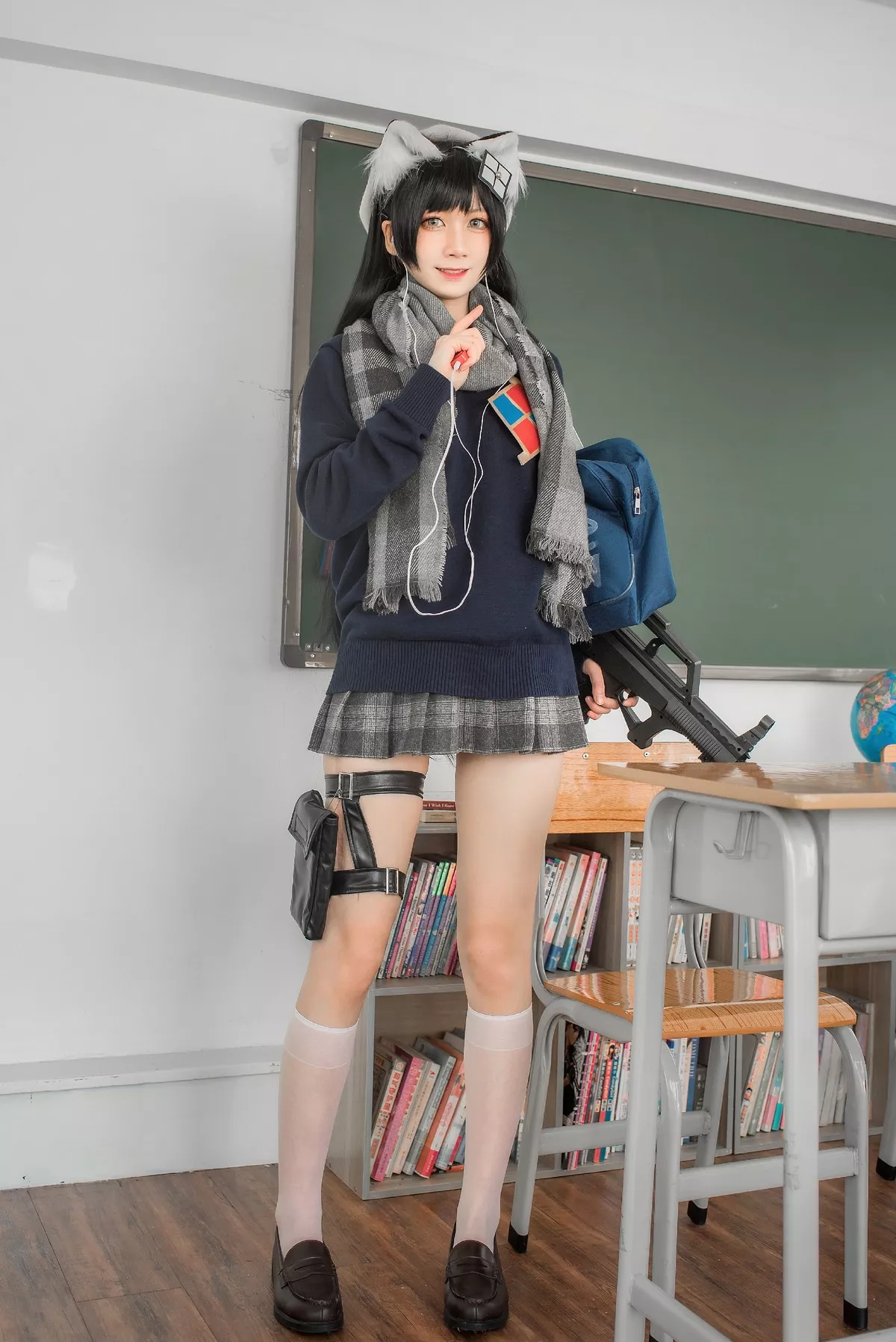 Xgyw.Org_动漫博主izumi泉桃子纯白毕业季主题教室里灰色百褶裙配白丝袜秀美腿诱惑写真40P