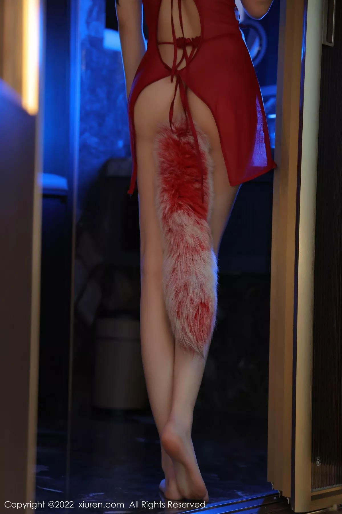 Xgyw.Org_XiuRen第4634期_模特奶瓶魅惑狐狸装扮性感红色轻透服饰秀完美身材诱惑写真64P