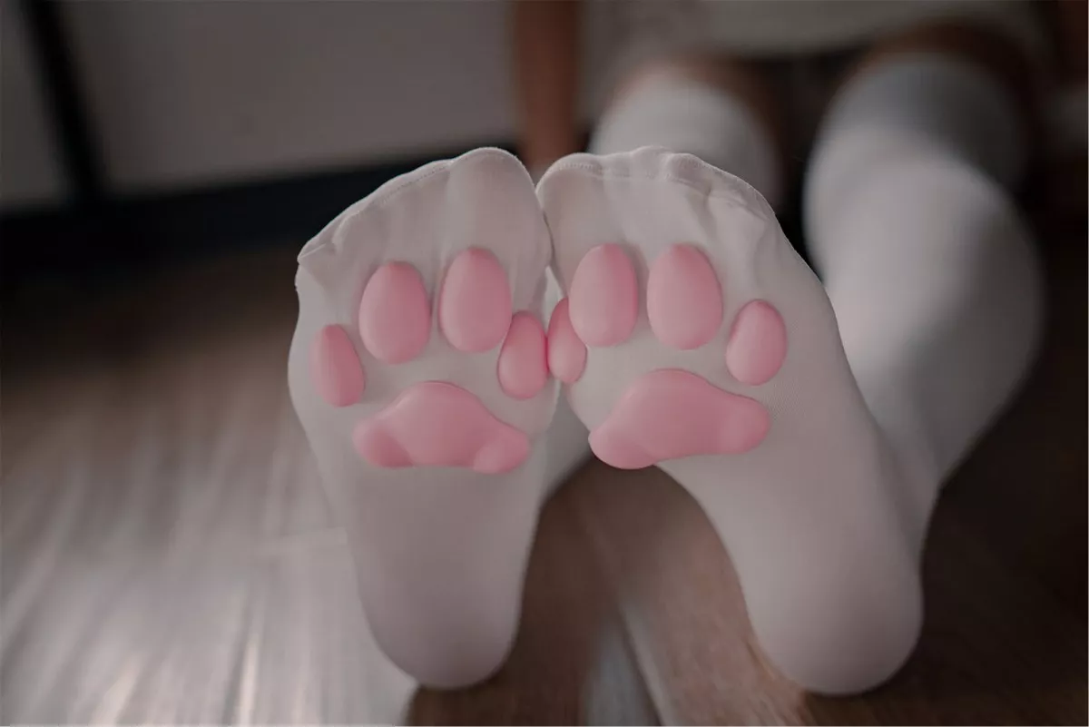 Xgyw.Org_网络美女轩萧学姐猫爪袜主题私房性感真空白毛衣配白丝袜秀完美身材诱惑写真40P