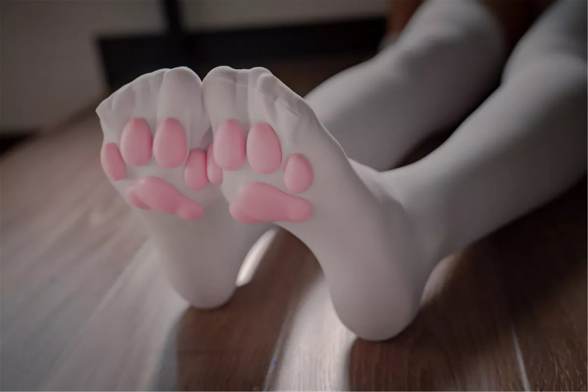 Xgyw.Org_网络美女轩萧学姐猫爪袜主题私房性感真空白毛衣配白丝袜秀完美身材诱惑写真40P