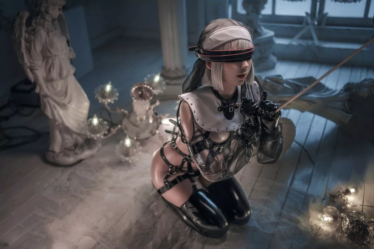 Xgyw.Org_动漫博主izumi泉桃子苦修女完成版主题性感黑色皮质情趣内衣秀油亮肌肤诱惑写真26P