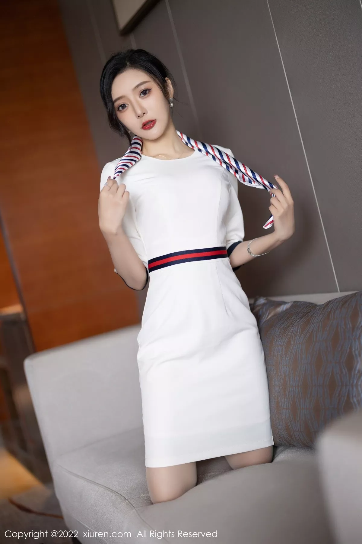 Xgyw.Org_XiuRen第4963期_女神王馨瑶yanni白色连衣短裙露红色内衣配原色丝袜诱惑写真71P