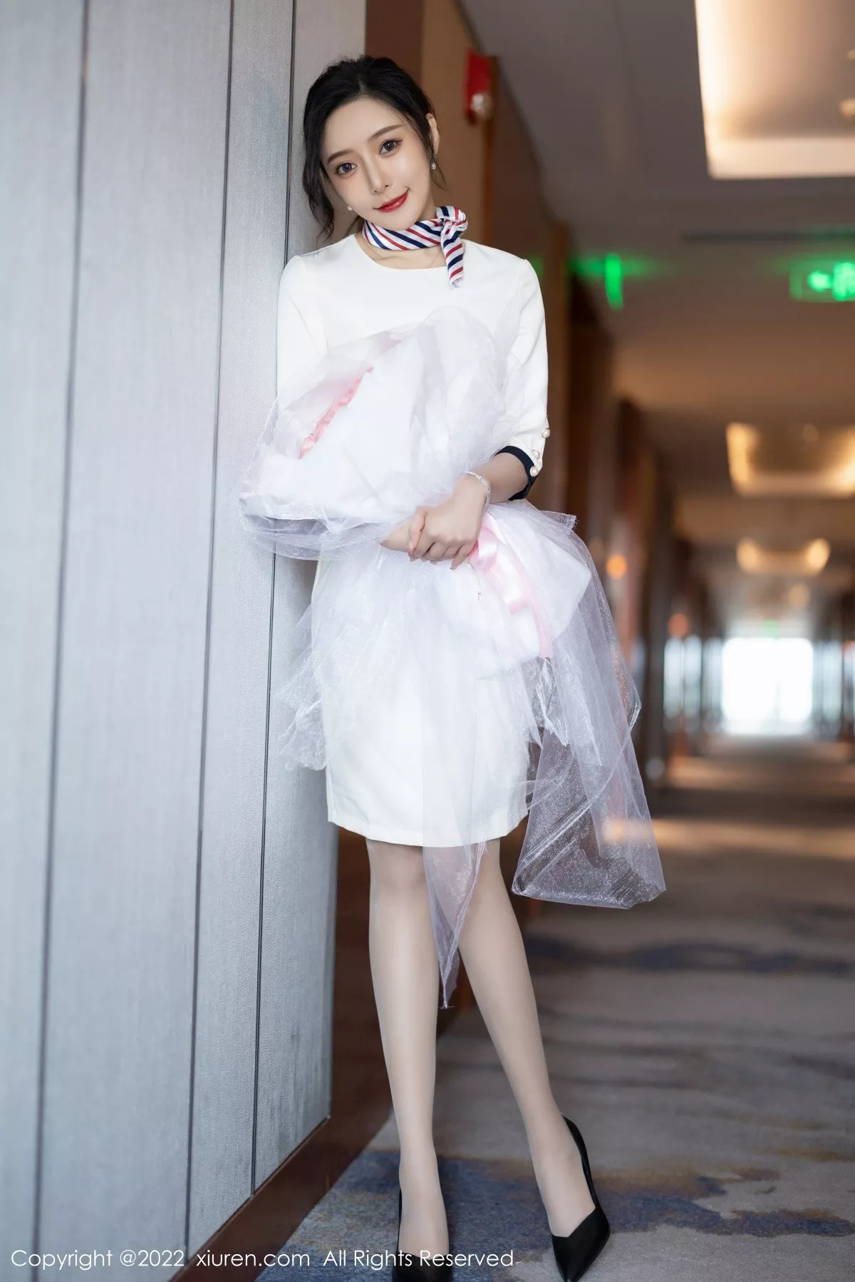 Xgyw.Org_XiuRen第4963期_女神王馨瑶yanni白色连衣短裙露红色内衣配原色丝袜诱惑写真71P