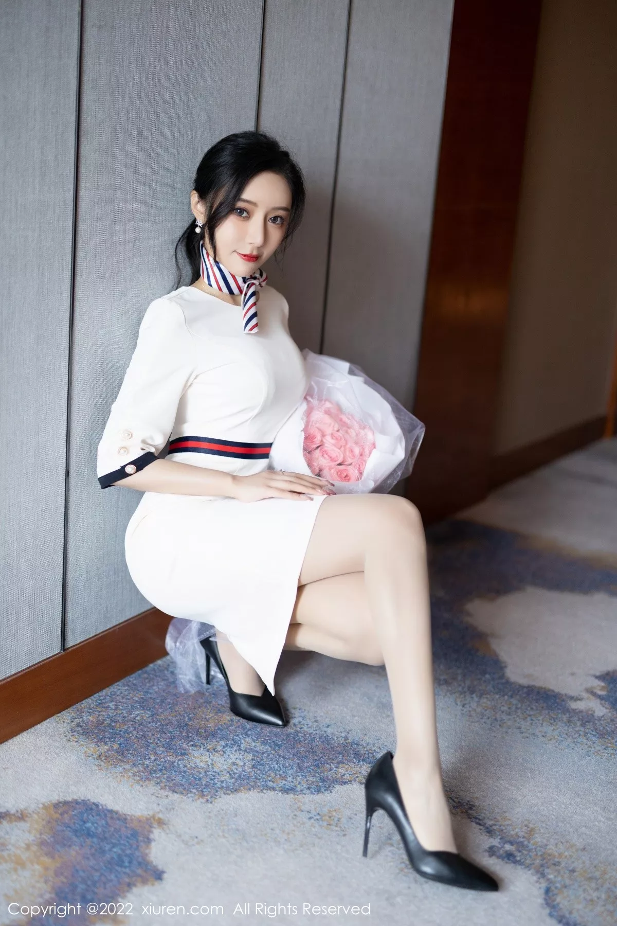 Xgyw.Org_XiuRen第4963期_女神王馨瑶yanni白色连衣短裙露红色内衣配原色丝袜诱惑写真71P