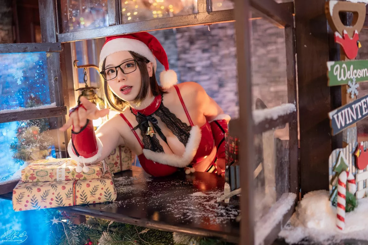 Xgyw.Org_网络美女皮皮奶圣诞痴女主题私房性感红色皮质内衣配黑色蕾丝袜极致魅惑写真60P