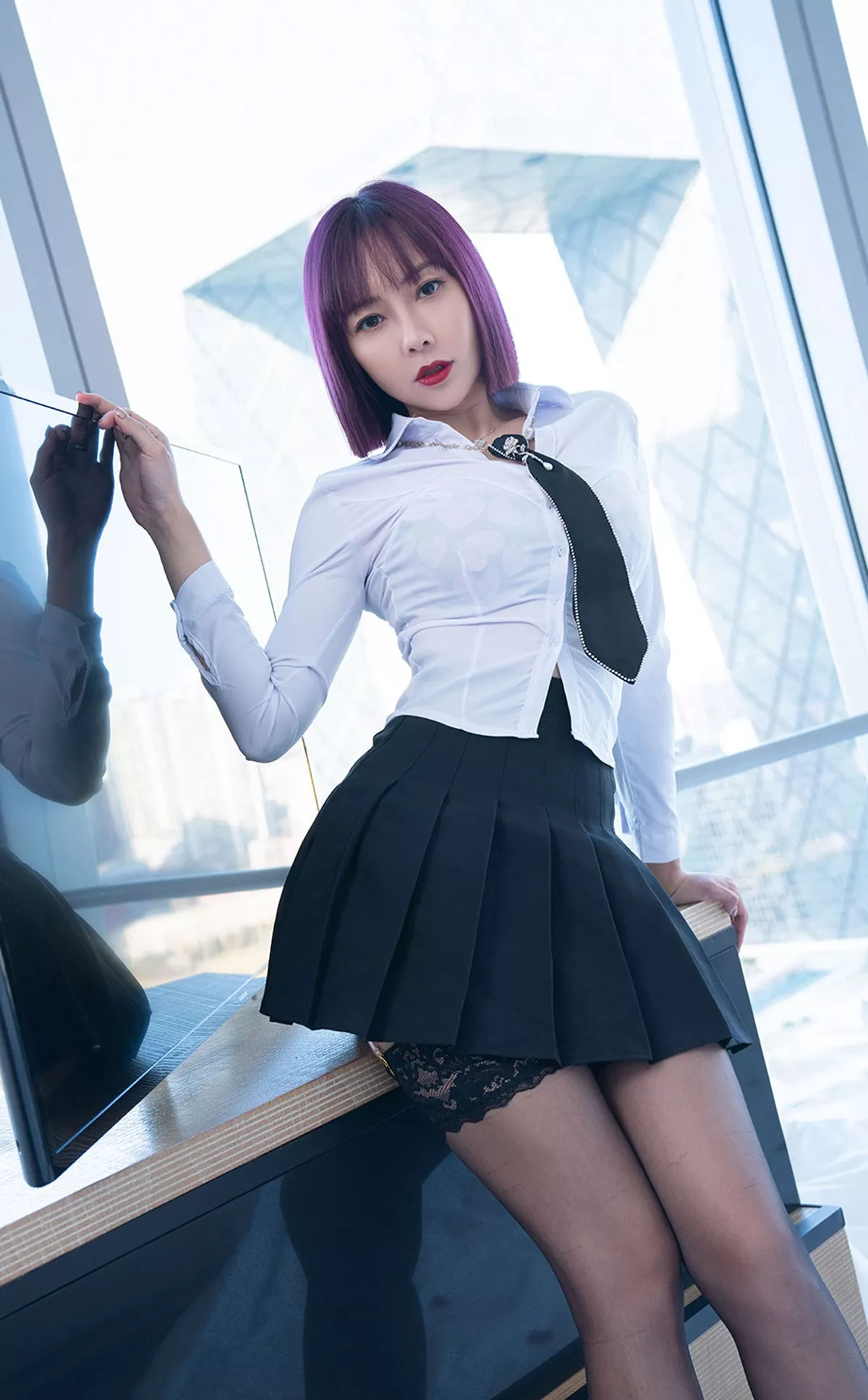 Xgyw.Org_[Ugirls爱尤物]No.2320_模特果儿Victoria脱白衬衣黑短裙露性感内衣配黑丝吊袜诱惑写真35P