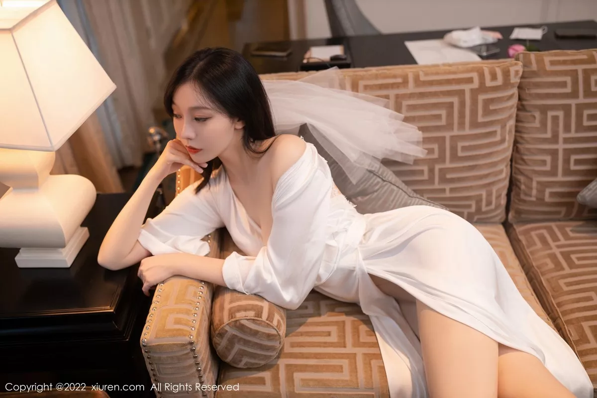 Xgyw.Org_XiuRen第5263期_模特安然anran广州-云南旅拍丝质睡衣配无内肉丝惹火诱惑写真75P