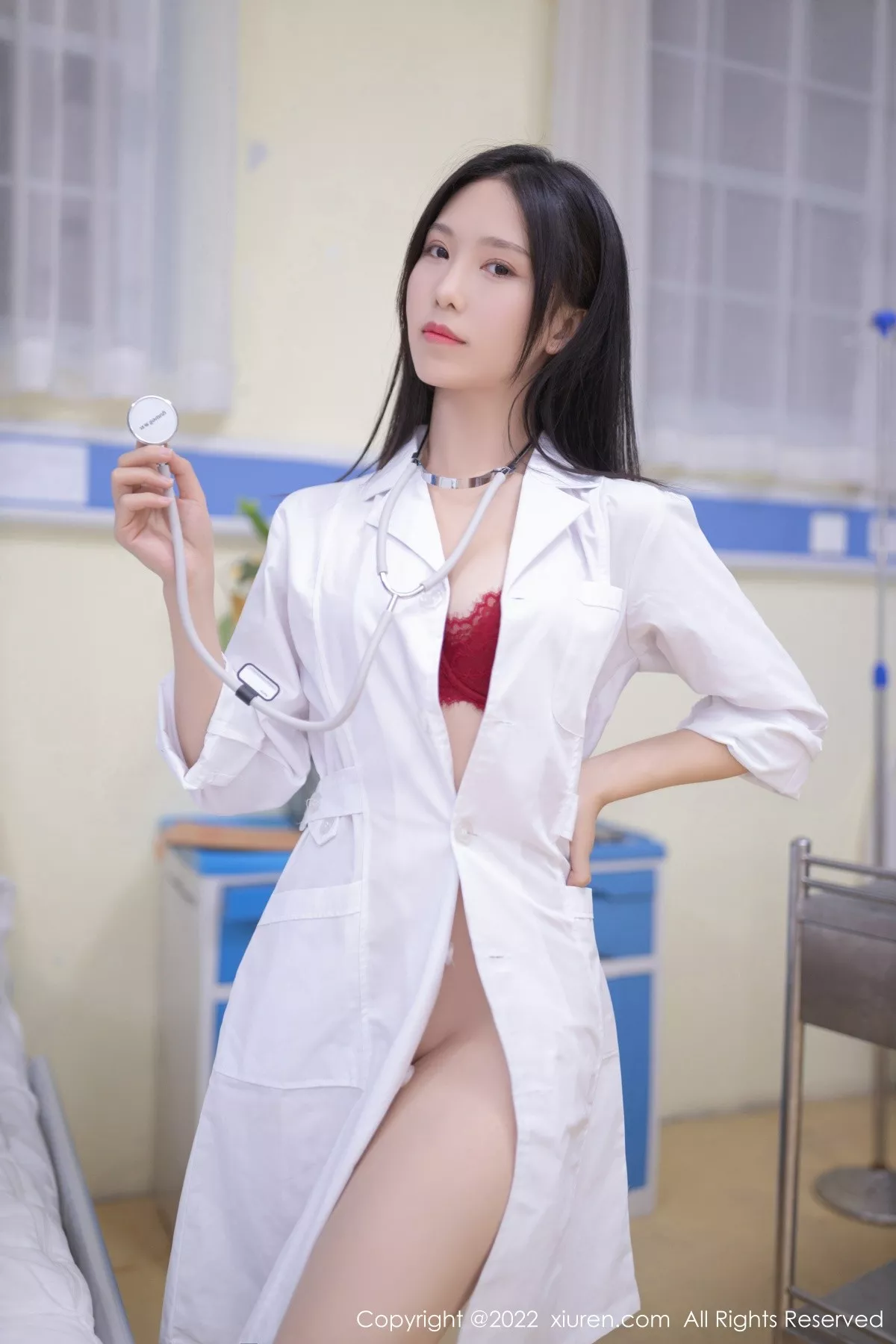 Xgyw.Org_XiuRen第5267期_模特利世脱性感白色护士服露暗红色蕾丝内衣超薄肉丝诱惑写真74P