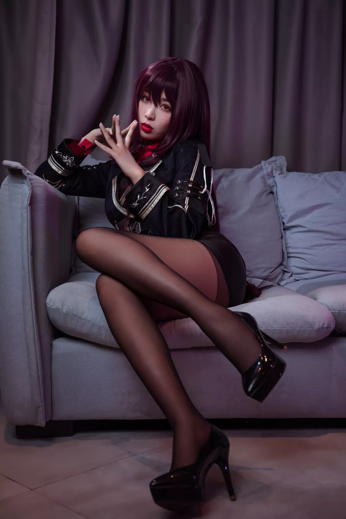 Xgyw.Org_网络美女轩萧学姐师匠OL主题私房沙发半脱露红色衬衫配超薄黑丝秀美腿诱惑写真34P