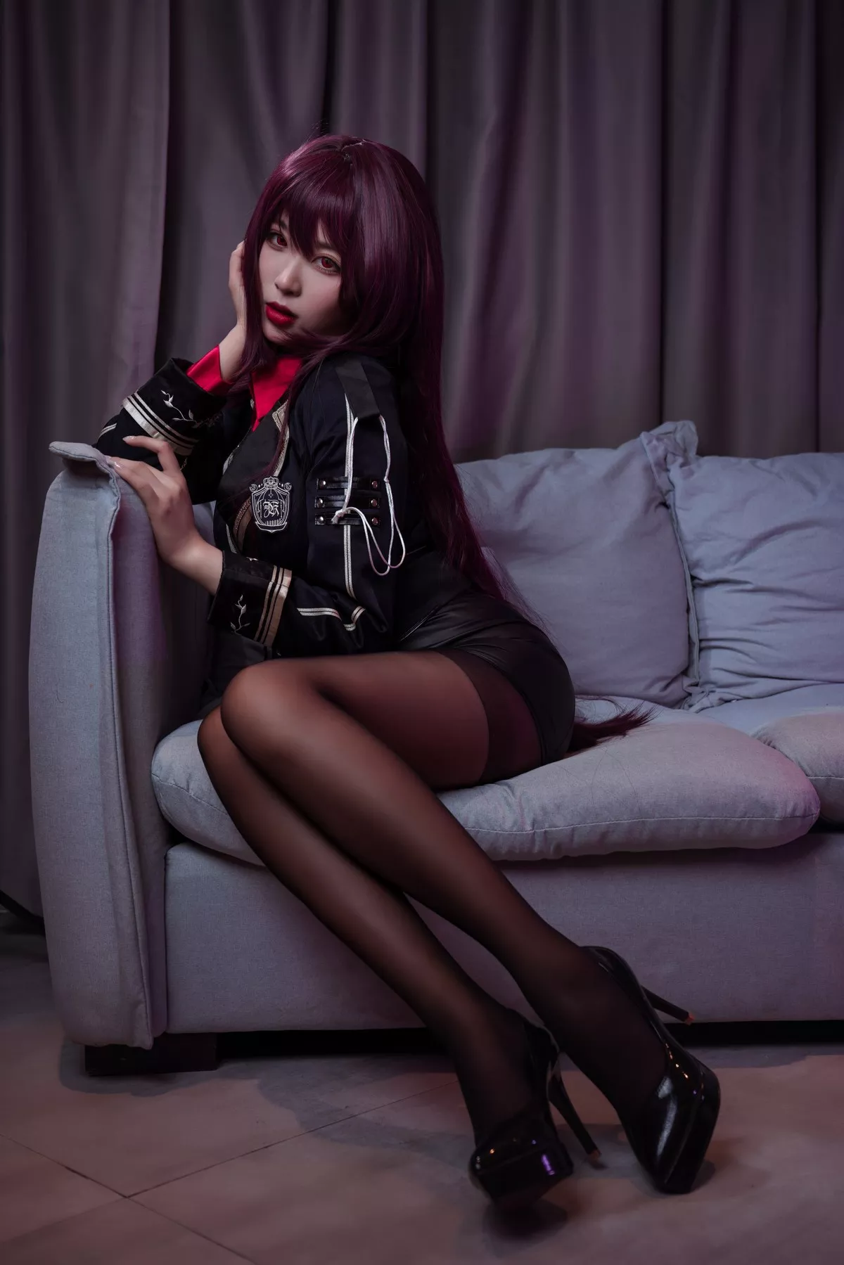 Xgyw.Org_网络美女轩萧学姐师匠OL主题私房沙发半脱露红色衬衫配超薄黑丝秀美腿诱惑写真34P