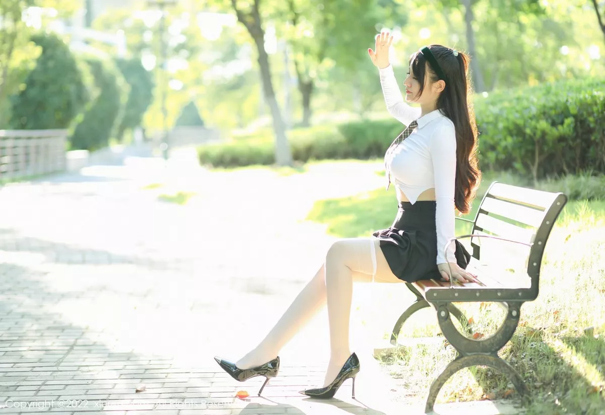 Xgyw.Org_XiuRen第5512期_模特诗诗kiki白色短T配黑短裙半脱露性感白色内衣丰满诱惑写真58P