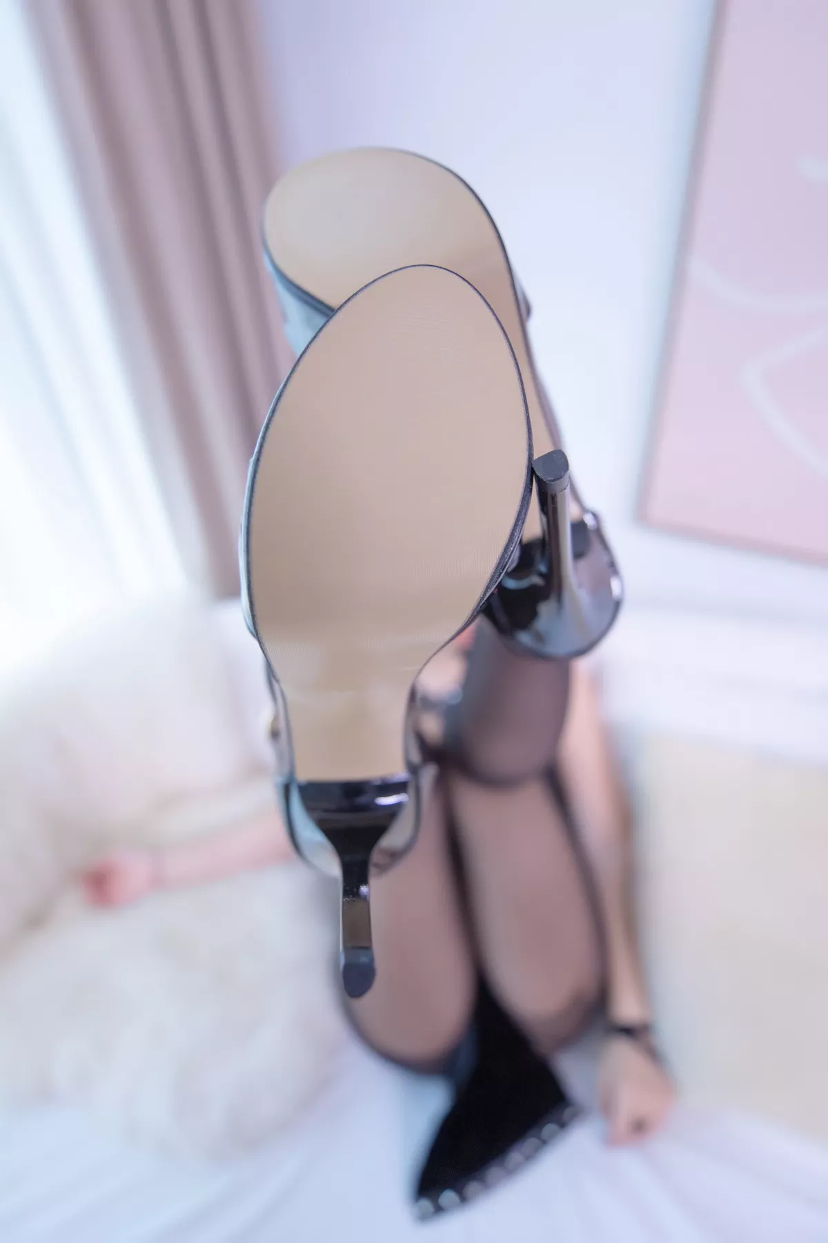 Xgyw.Org_萝莉美女神楽板真冬黑丝旗袍主题私房性感黑色旗袍露超薄黑丝秀翘臀美腿诱惑写真75P