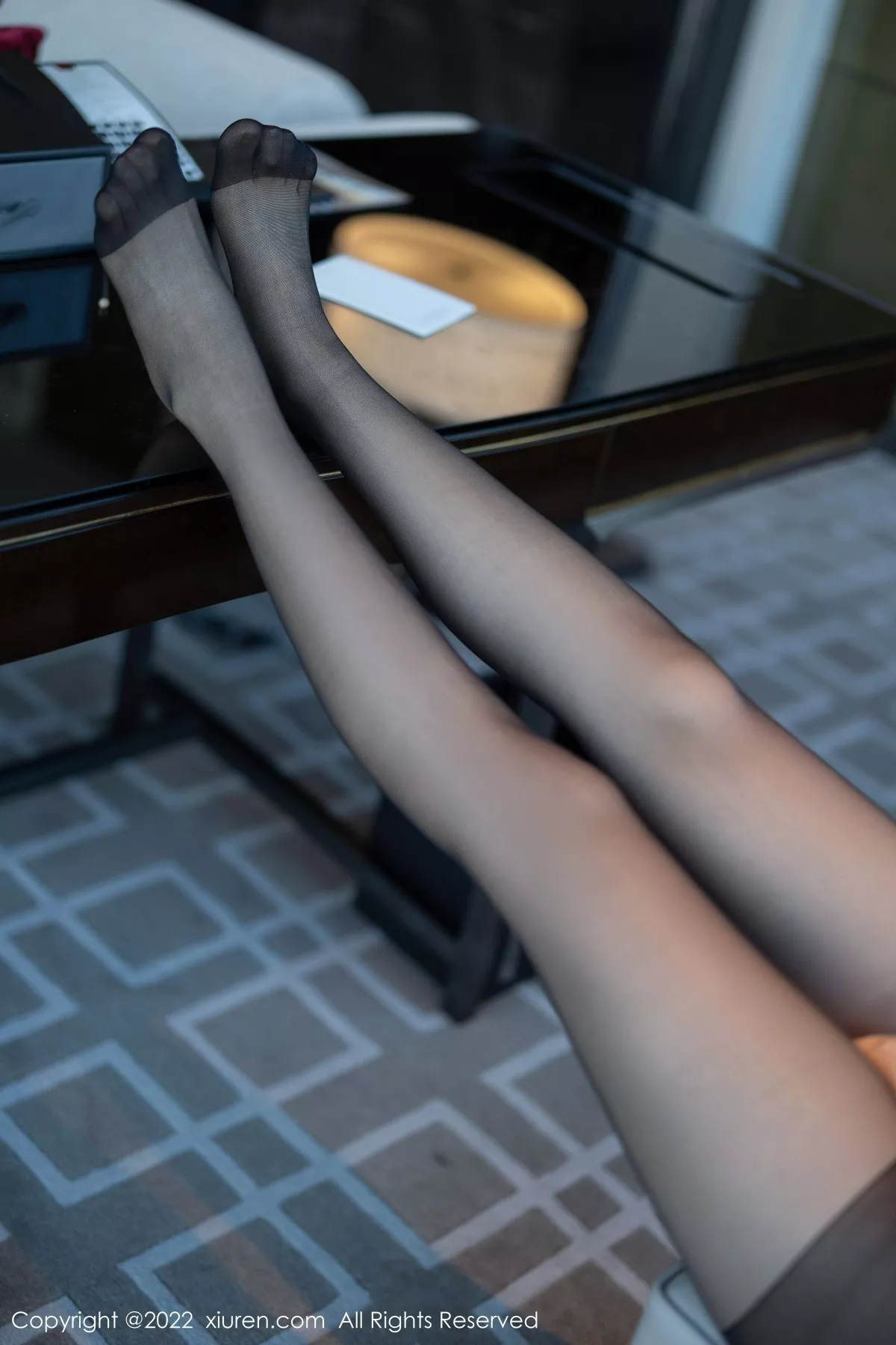 Xgyw.Org_XiuRen第5635期_女神刘钰儿成都旅拍性感白T配黑短裙露开档黑丝极致魅惑写真74P