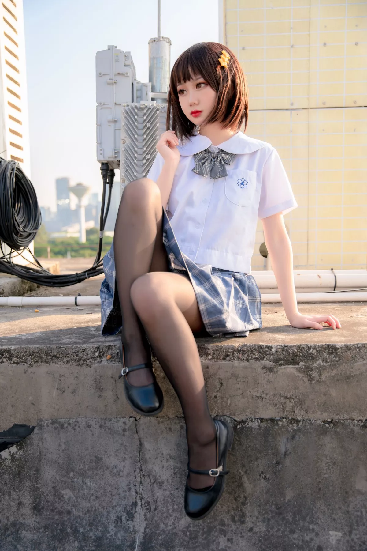 Xgyw.Org_网络美女您的蛋蛋天台JK主题户外性感JK制服配超薄黑丝半脱露豪乳遮点诱惑写真41P