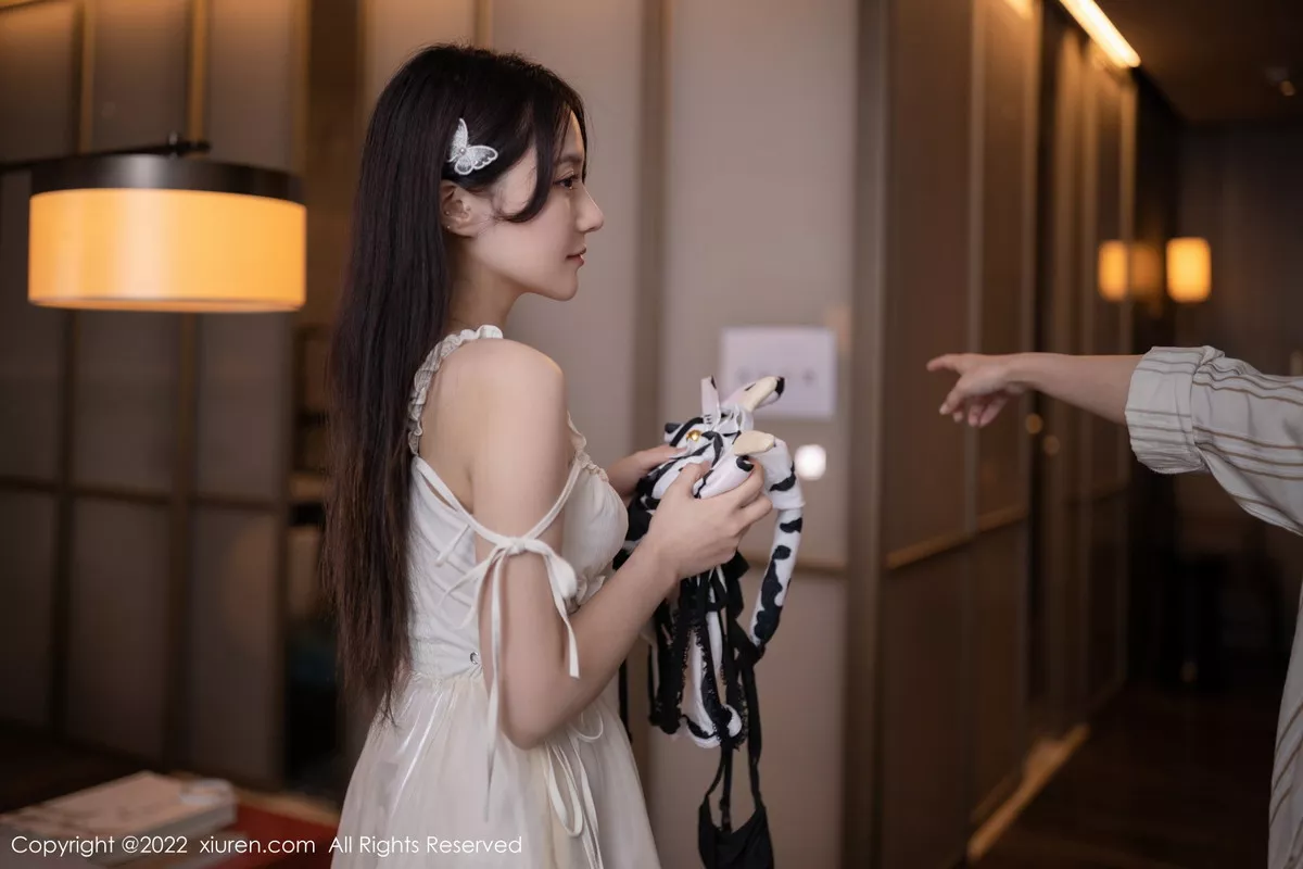 Xgyw.Org_XiuRen第5776期_模特鱼子酱Fish模特招聘主题浅色薄纱连衣裙秀完美身材诱惑写真75P