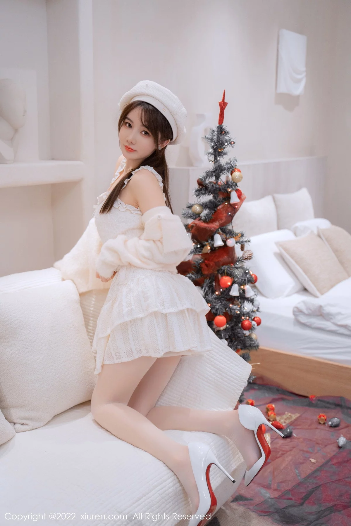 Xgyw.Org_XiuRen第6025期_模特婠婠么性感白色毛线上衣配白短裙秀曼妙身姿完美诱惑写真68P