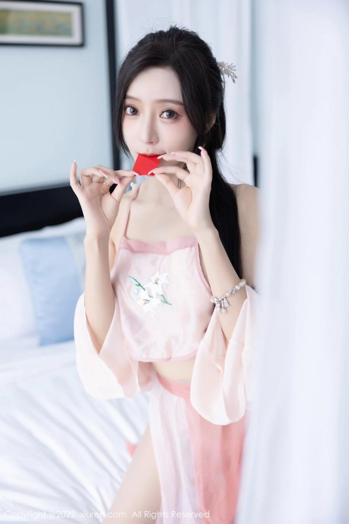 Xgyw.Org_XiuRen第6040期_女神王馨瑶yanni私房粉色肚兜配超薄肉丝秀惹火身材诱惑写真81P