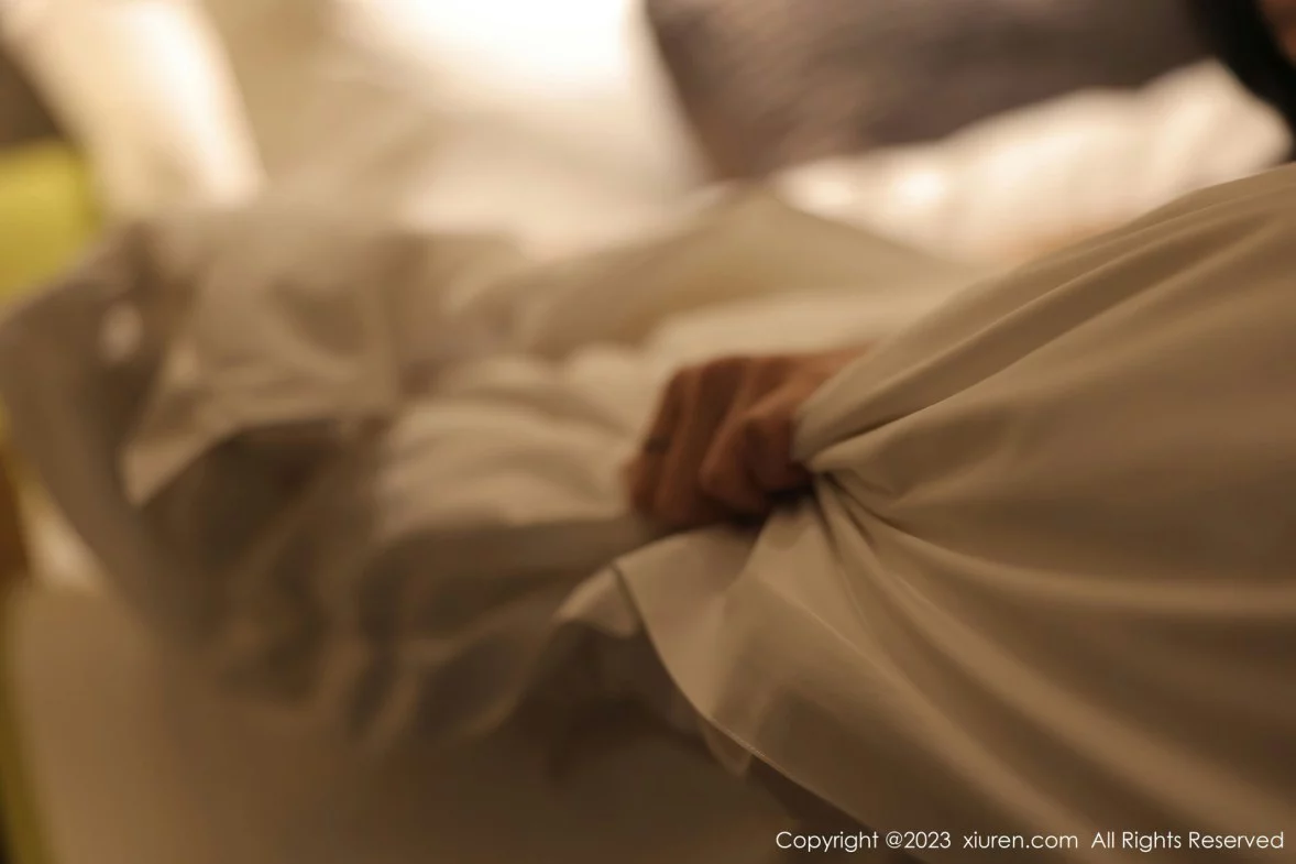 Xgyw.Org_XiuRen第6210期_新人模特谢小蒽私房半脱学生制服露白色蕾丝内衣迷人诱惑写真91P