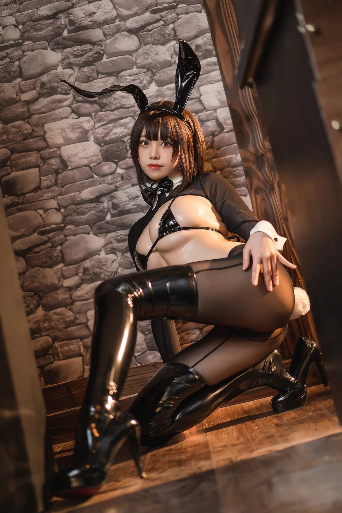 Xgyw.Org_萌系小姐姐蜜汁猫裘逆兔主题私房黑色三点式皮质内衣秀油亮肌肤惹火诱惑写真50P