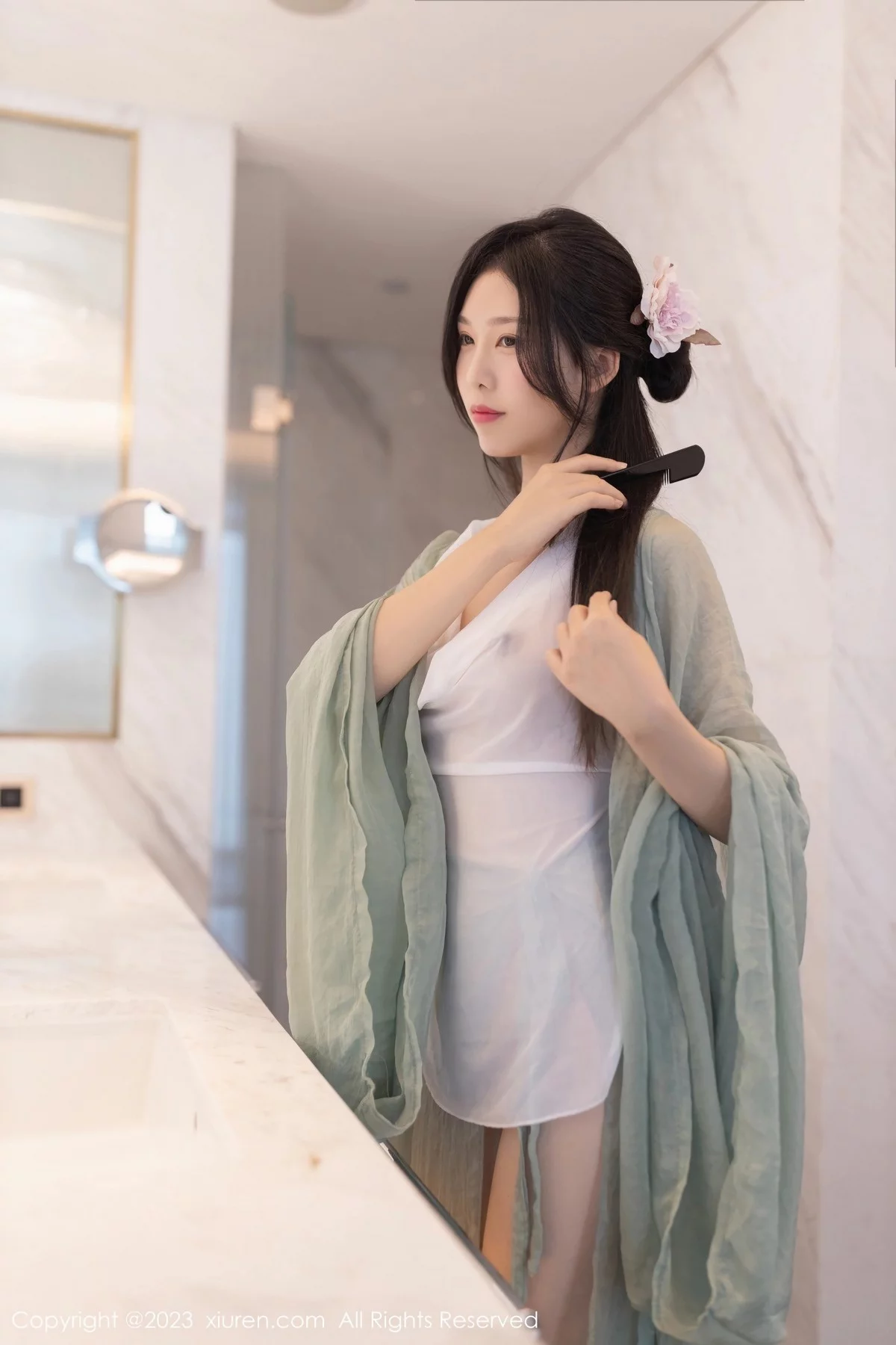 Xgyw.Org_XiuRen第6420期_模特利世性感绿色古装服饰配白色薄纱秀曼妙身姿迷人诱惑写真74P