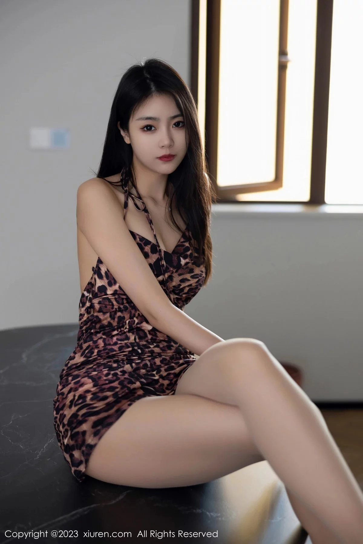 Xgyw.Org_XiuRen第6703期_模特可乐Vicky性感豹纹连衣短裙配原色丝袜秀苗条身材迷人写真58P