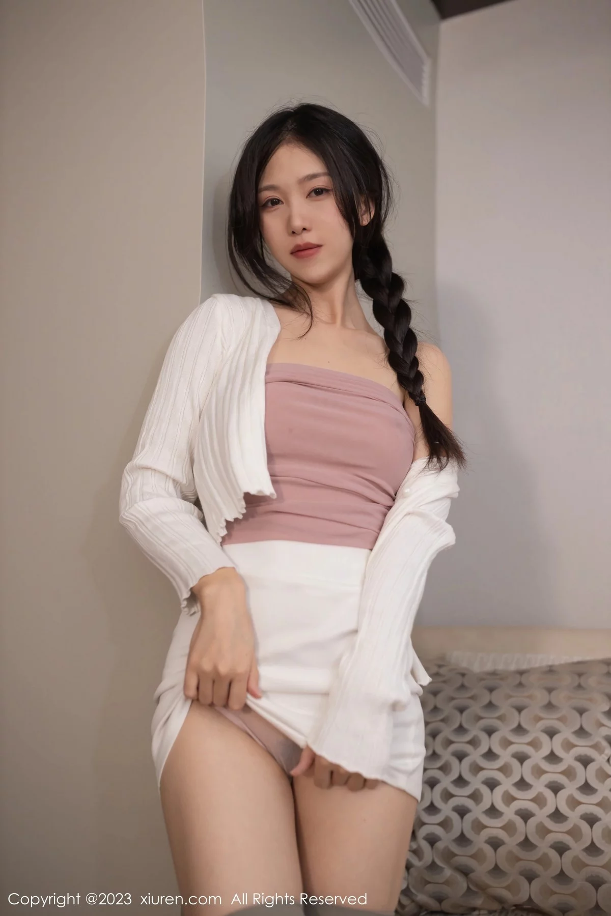 Xgyw.Org_XiuRen第6643期_模特利世私房性感白色衣配白短裙露粉色蕾丝内裤惹火诱惑写真69P