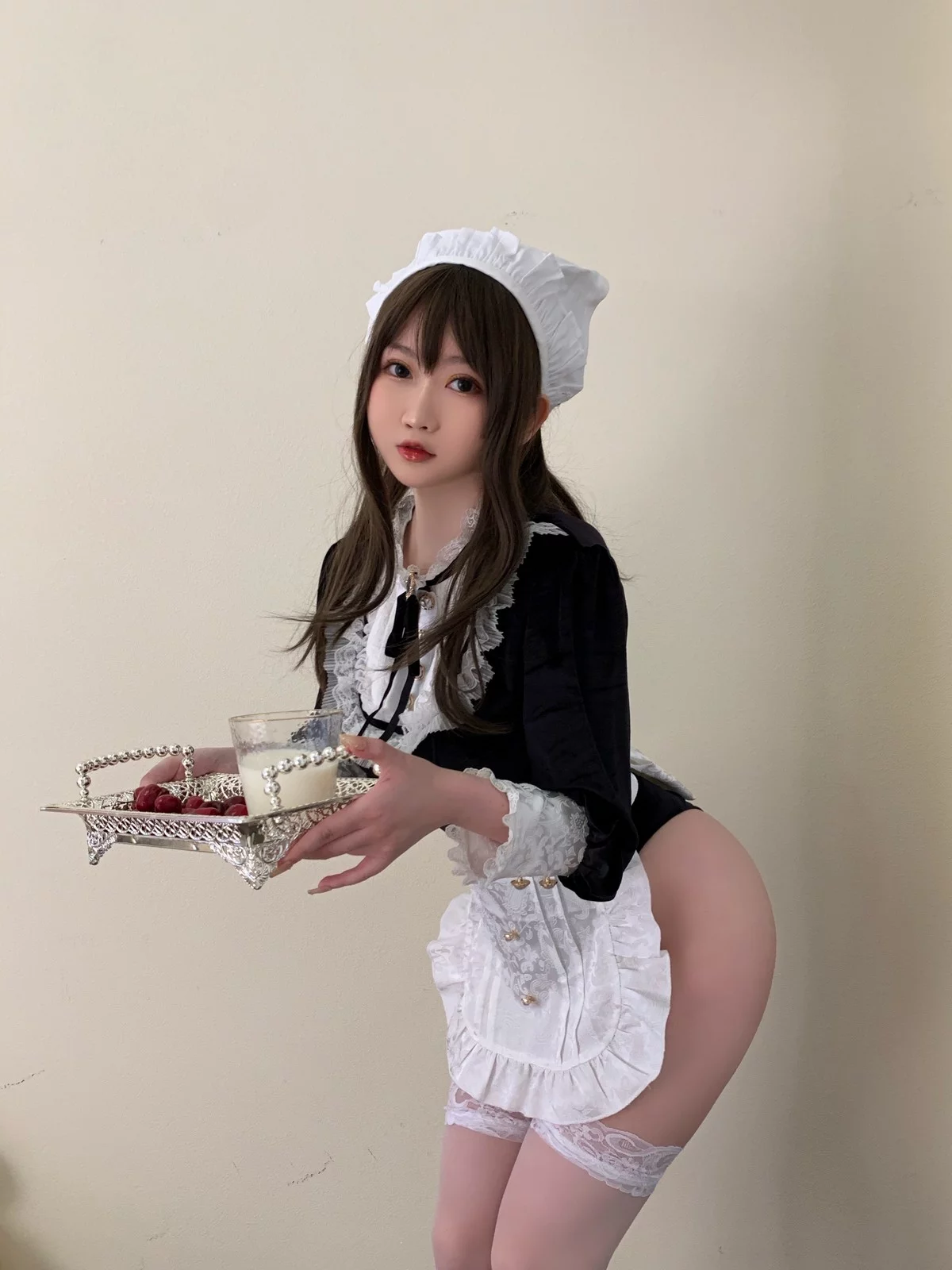 Xgyw.Org_蜜桃少女是依酱呀女仆馆长主题私房脱女仆装露性感黑色三点式内衣惹火诱惑写真50P