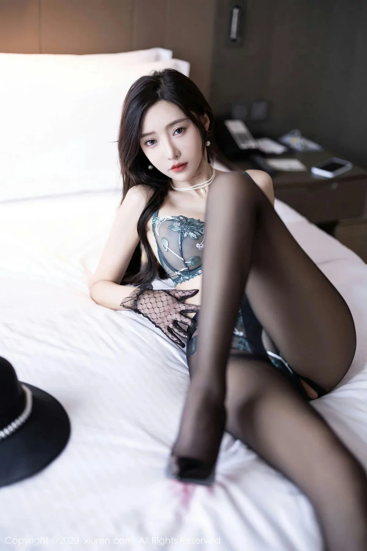 Xgyw.Org_XiuRen第7048期_女神王馨瑶yanni墨绿色轻透蕾丝内衣配黑丝秀完美身材诱惑写真81P