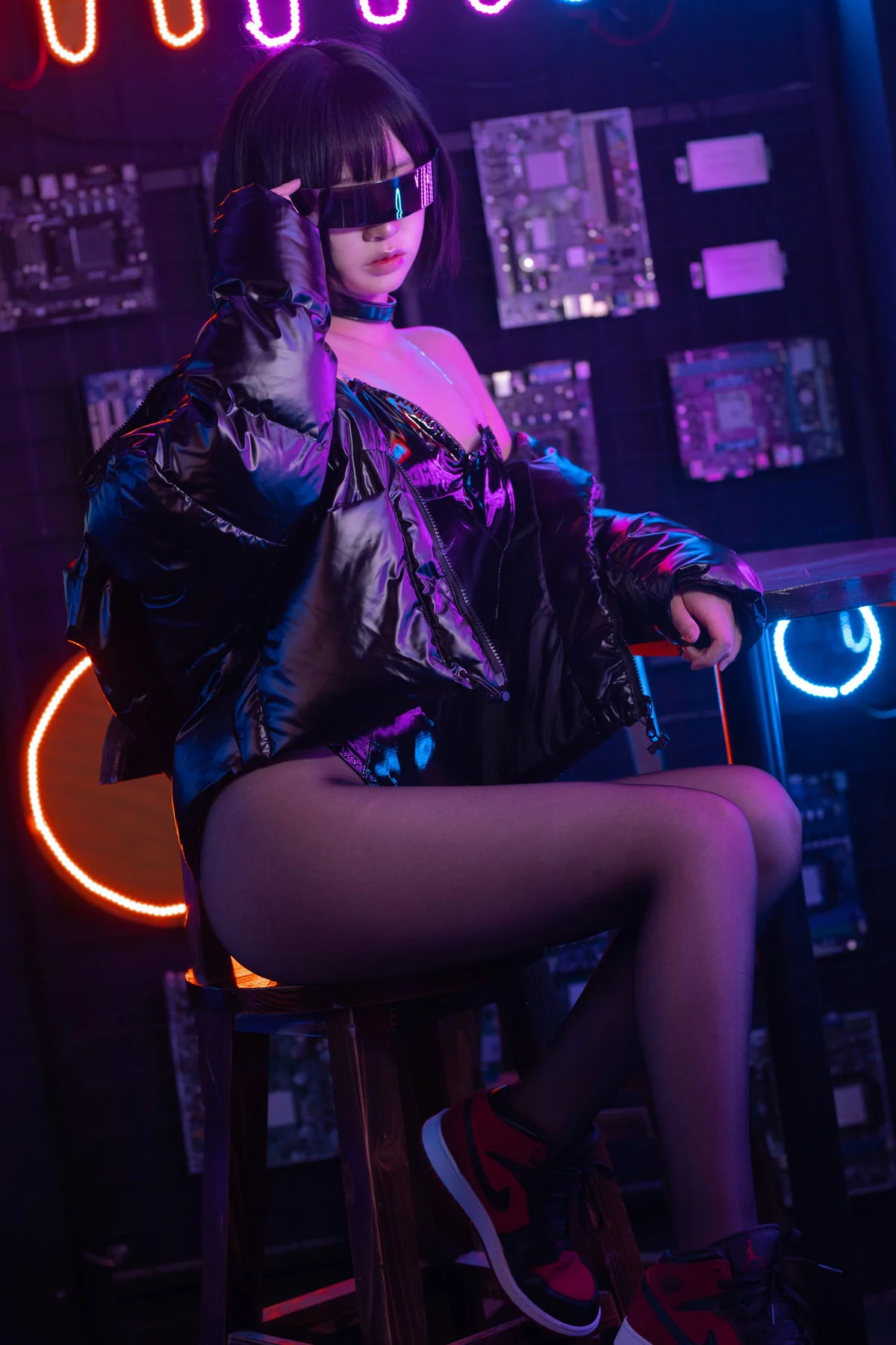 Xgyw.Org_网络美女疯猫ss赛博少女主题性感黑色皮质连体内衣配黑丝裤袜丰满诱惑写真40P