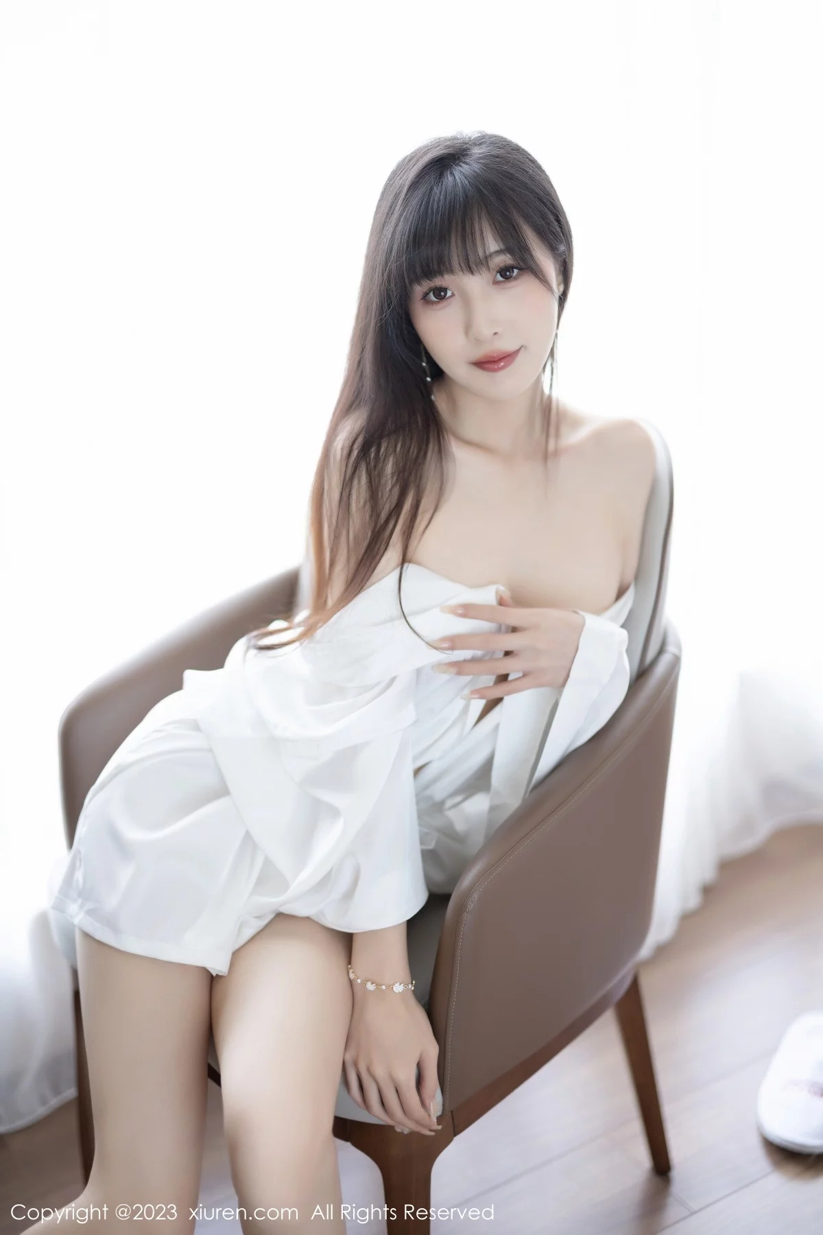 Xgyw.Org_XiuRen第7297期_模特林星阑性感白色连衣长裙配凉高跟半撩秀翘臀美腿诱惑写真84P