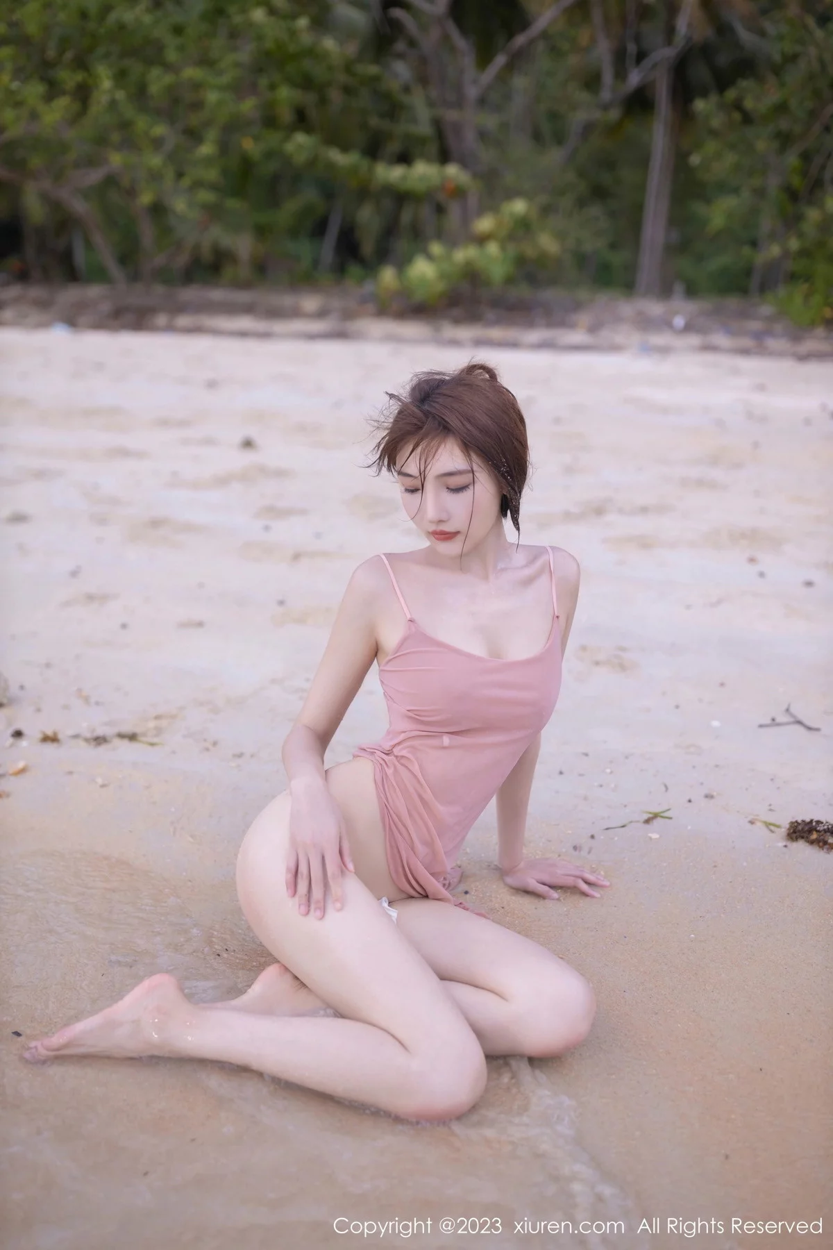 Xgyw.Org_XiuRen第7501期_模特陆萱萱性感粉色蕾丝内衣配超薄无内肉丝秀惹火身材诱惑写真77P