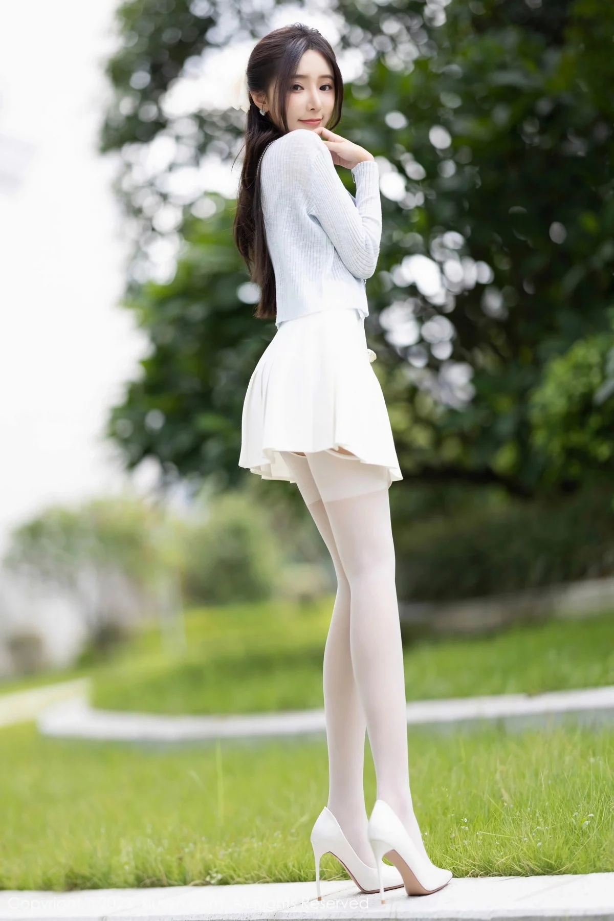 Xgyw.Org_XiuRen第7515期_女神王馨瑶yanni性感浅色服饰配短裙露白丝吊袜秀美腿诱惑写真82P