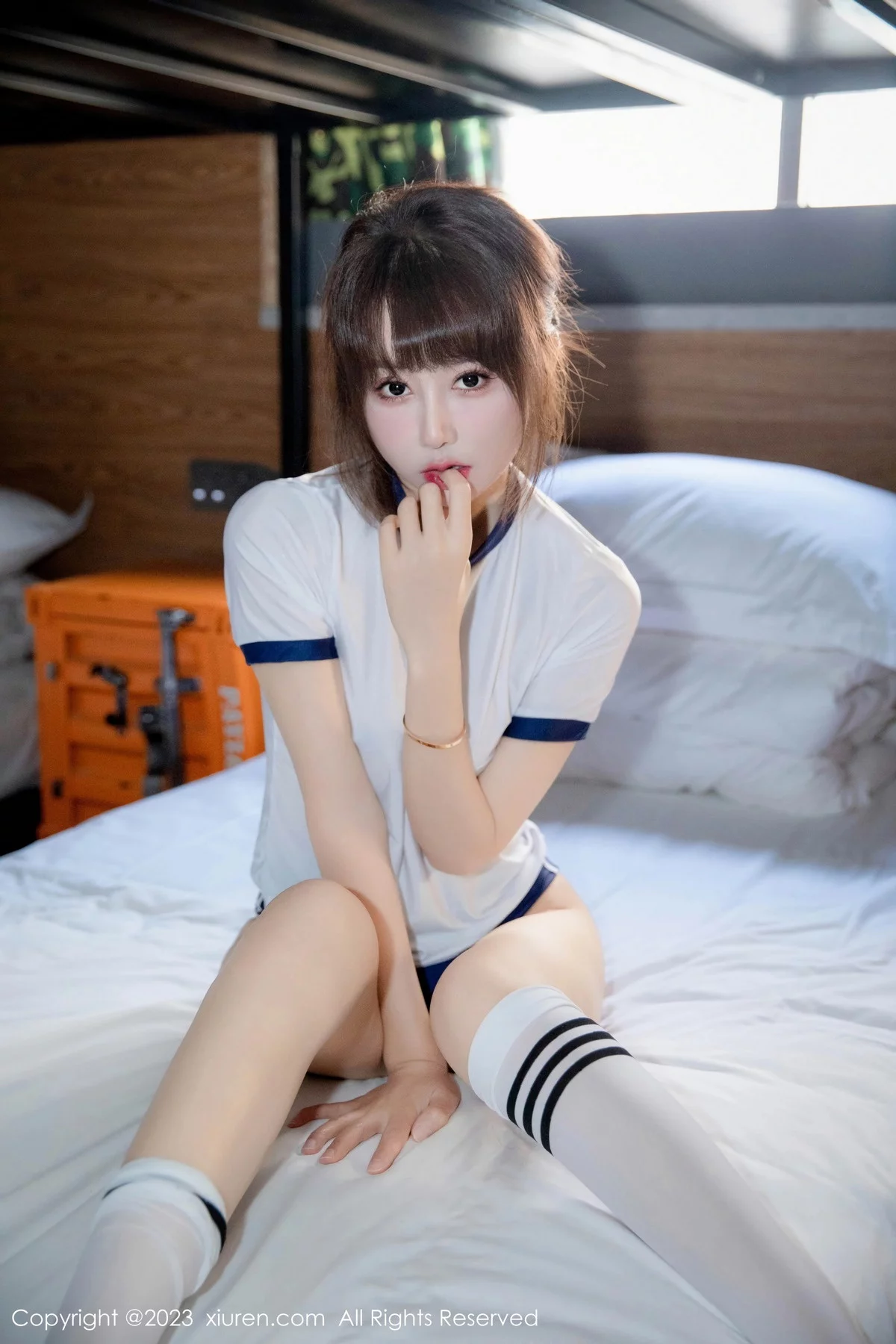 Xgyw.Org_XiuRen第7600期_模特白笑笑性感白色运动服饰配白丝袜秀白嫩肌肤完美诱惑写真72P