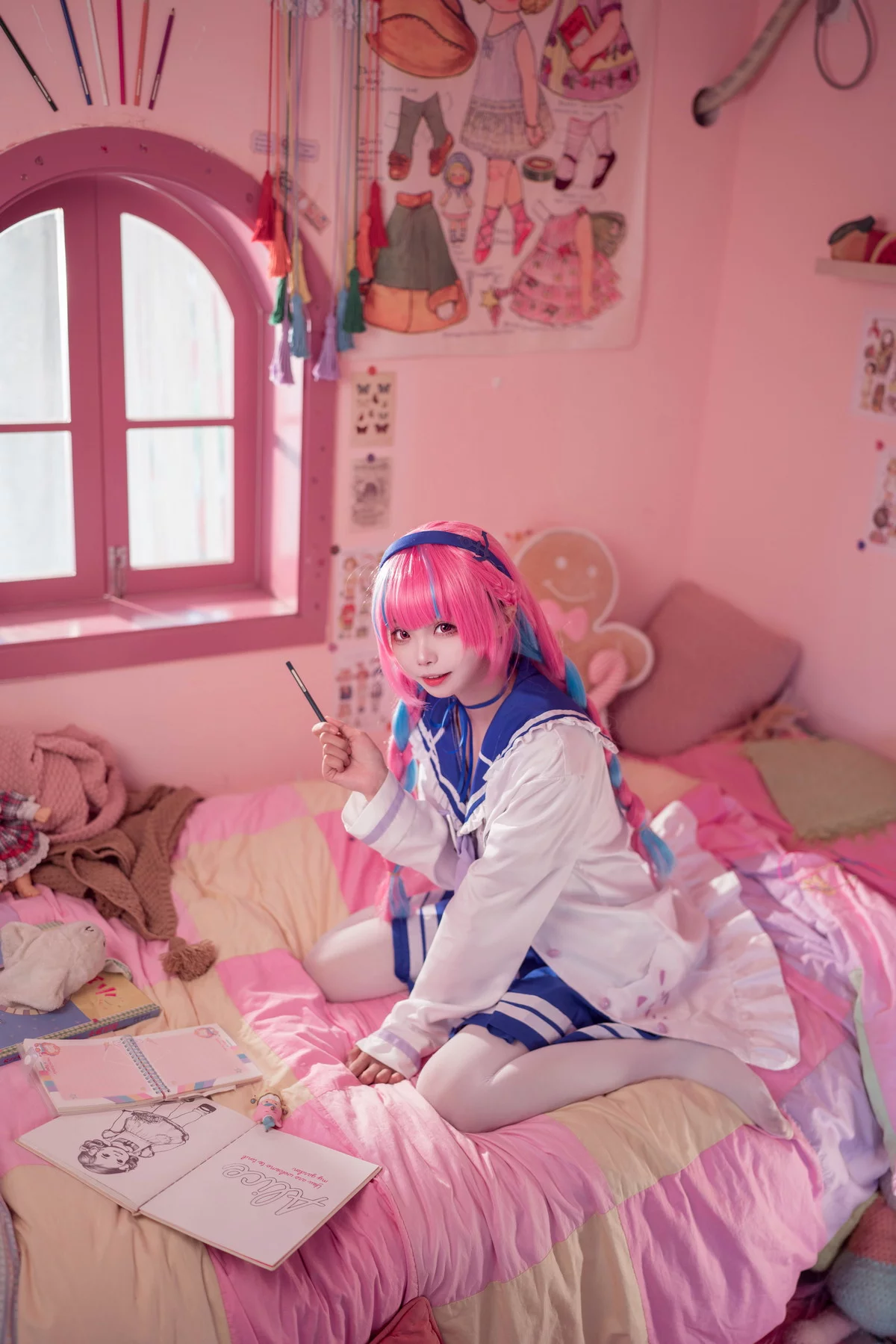 Xgyw.Org_Coser小姐姐艾西Aiwest湊阿库娅主题私房性感学生装配白丝袜秀完美身材诱惑写真55P