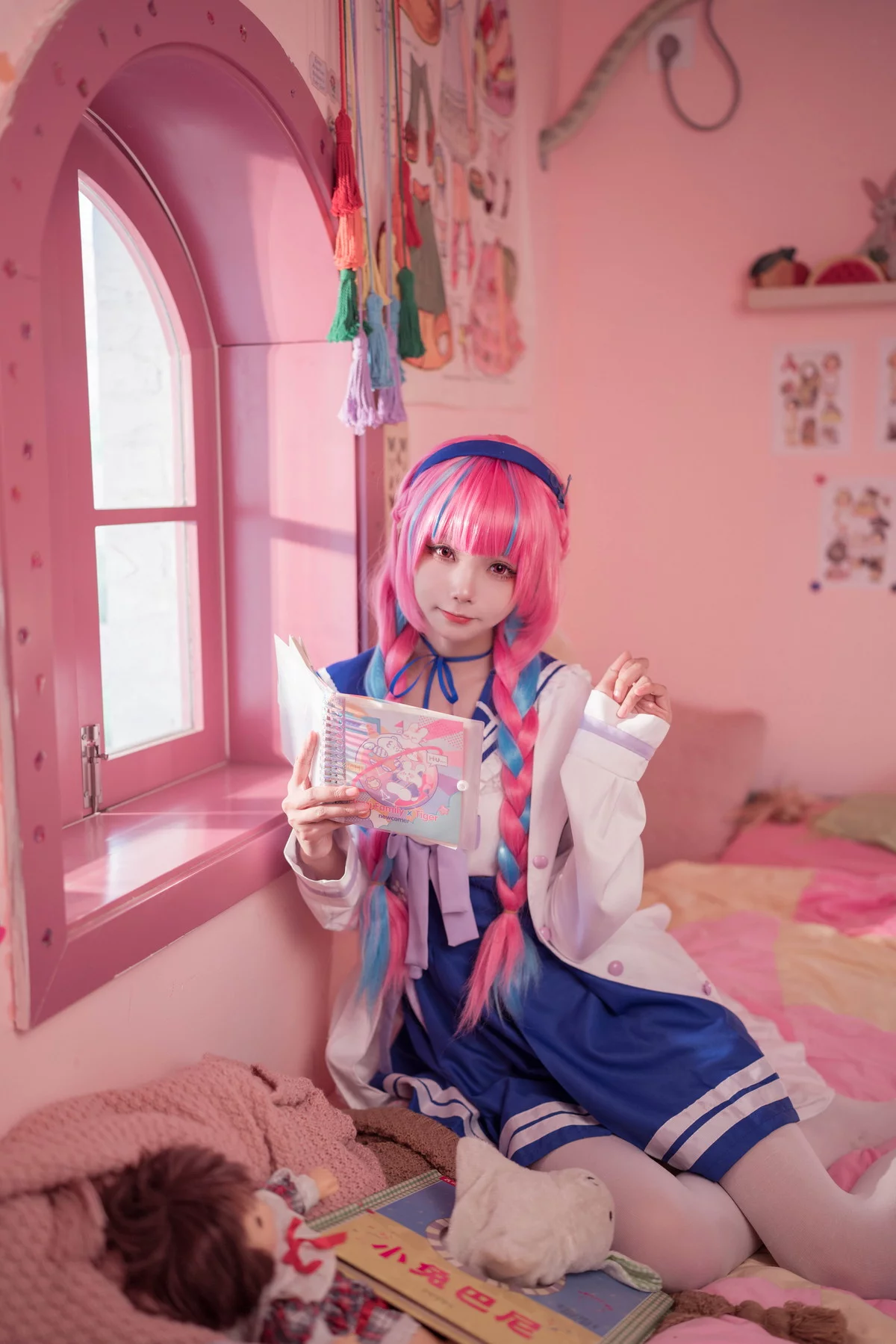 Xgyw.Org_Coser小姐姐艾西Aiwest湊阿库娅主题私房性感学生装配白丝袜秀完美身材诱惑写真55P