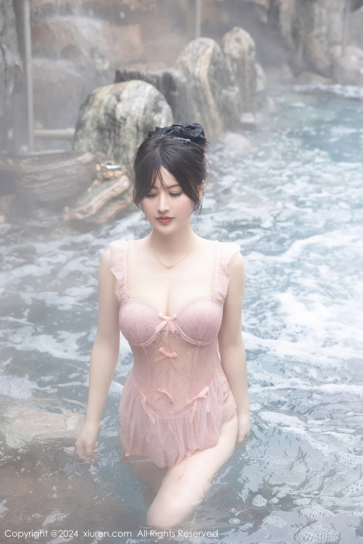 Xgyw.Org_XiuRen第8039期_模特诗诗kiki溪边场景+浴室性感粉色情趣短裙秀惹火身材诱惑写真84P