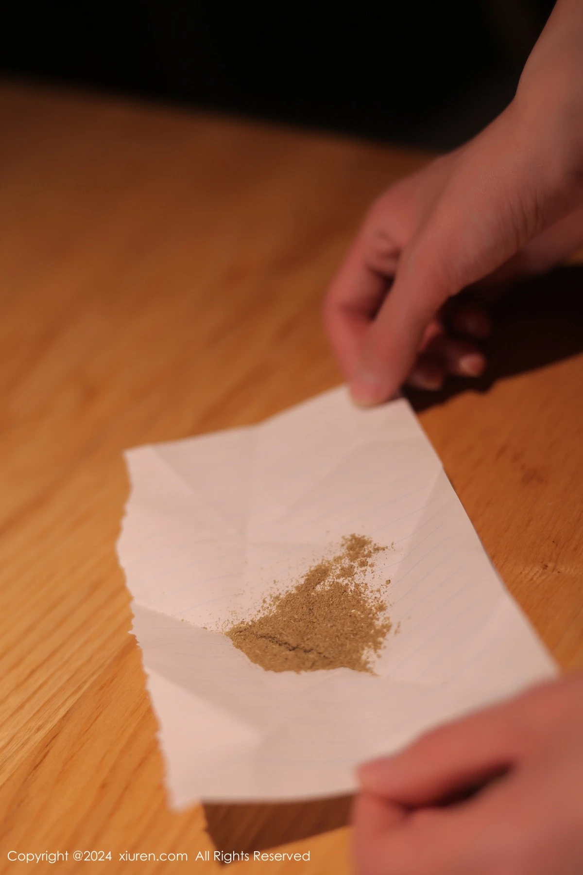 Xgyw.Org_XiuRen第8388期_模特桃妖夭性感咖啡色围裙配超薄无内肉丝秀惹火身材诱惑写真94P