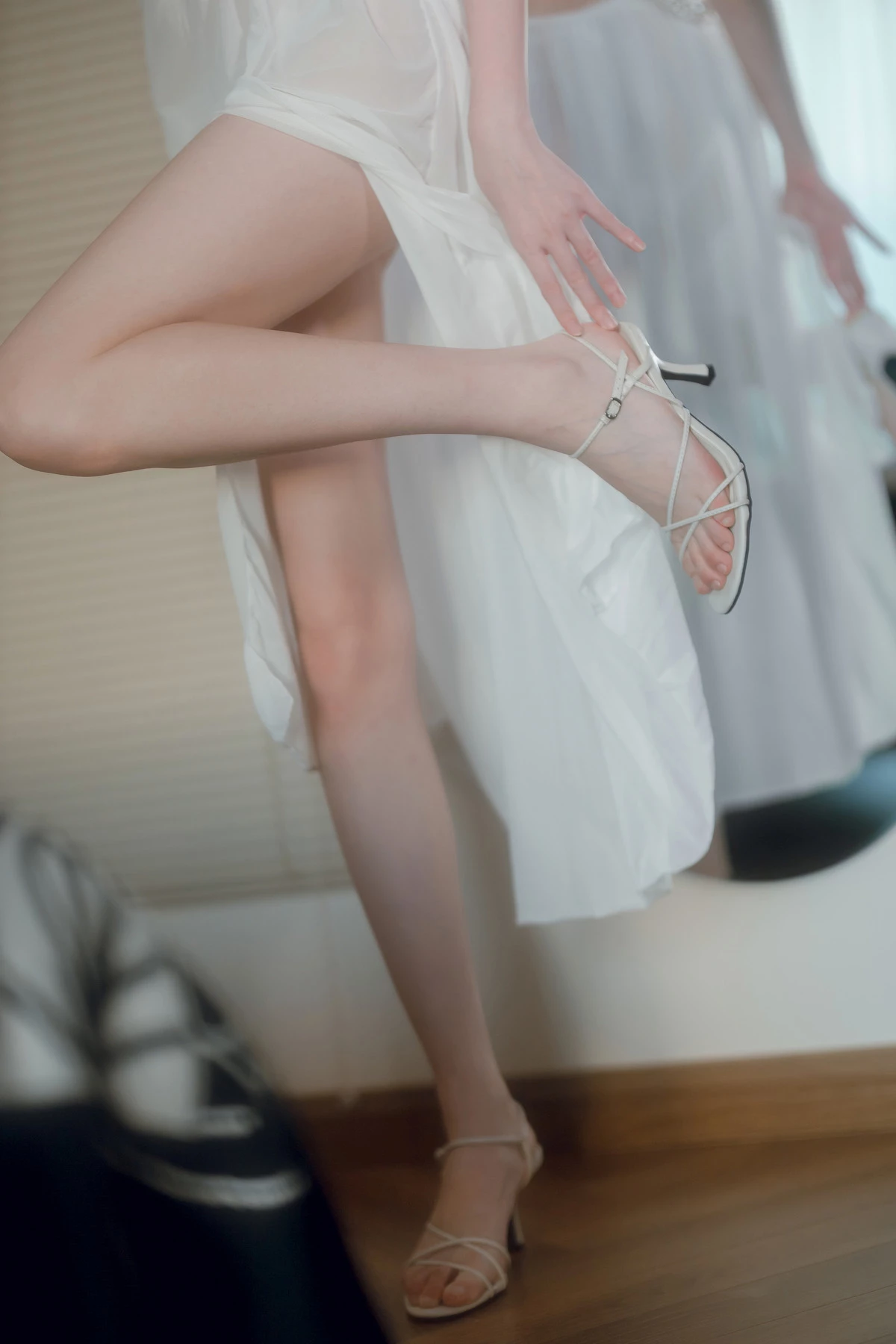 Xgyw.Org_网络美女许岚LAN晨间女友主题性感珍珠服饰配白色薄纱连衣长裙秀完美身材诱惑写真40P