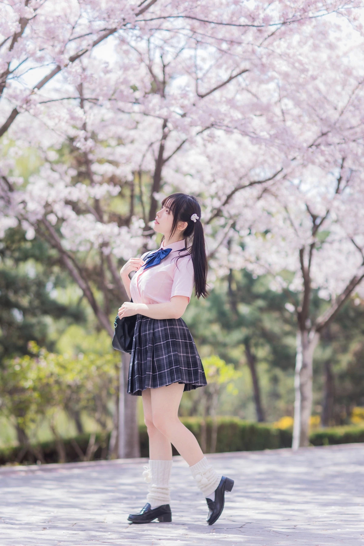 Xgyw.Org_Coser美女六味帝皇酱樱花JK主题户外脱性感JK制服露花色内衣秀丰满身材诱惑写真53P