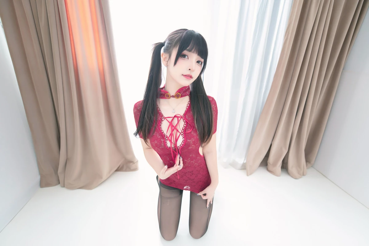 Xgyw.Org_萝莉美女神楽板真冬想入非非主题私房性感红色缕空上衣配超薄无内黑丝秀翘臀美腿诱惑写真75P