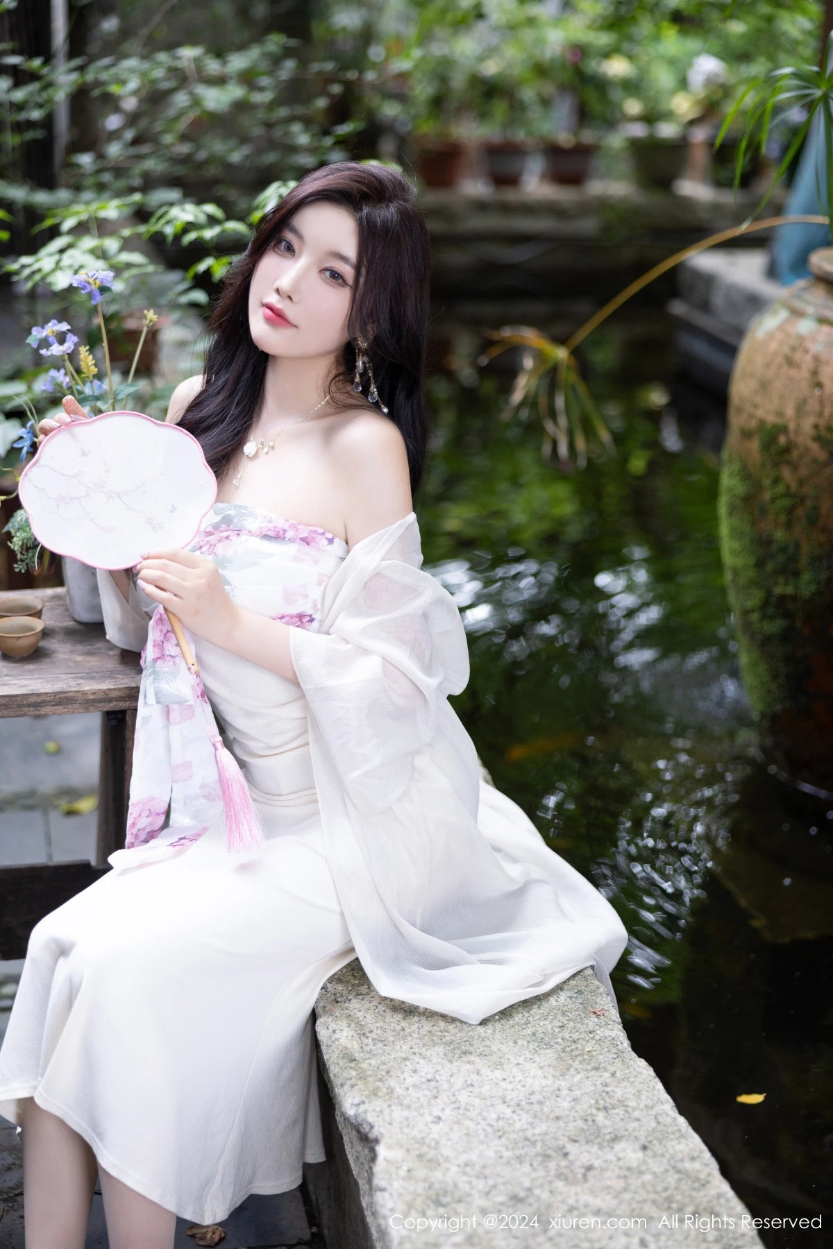 Xgyw.Org_XiuRen第8926期_女神杨晨晨Yome性感浅色连衣裙配开档肉丝秀完美身材诱惑写真80P