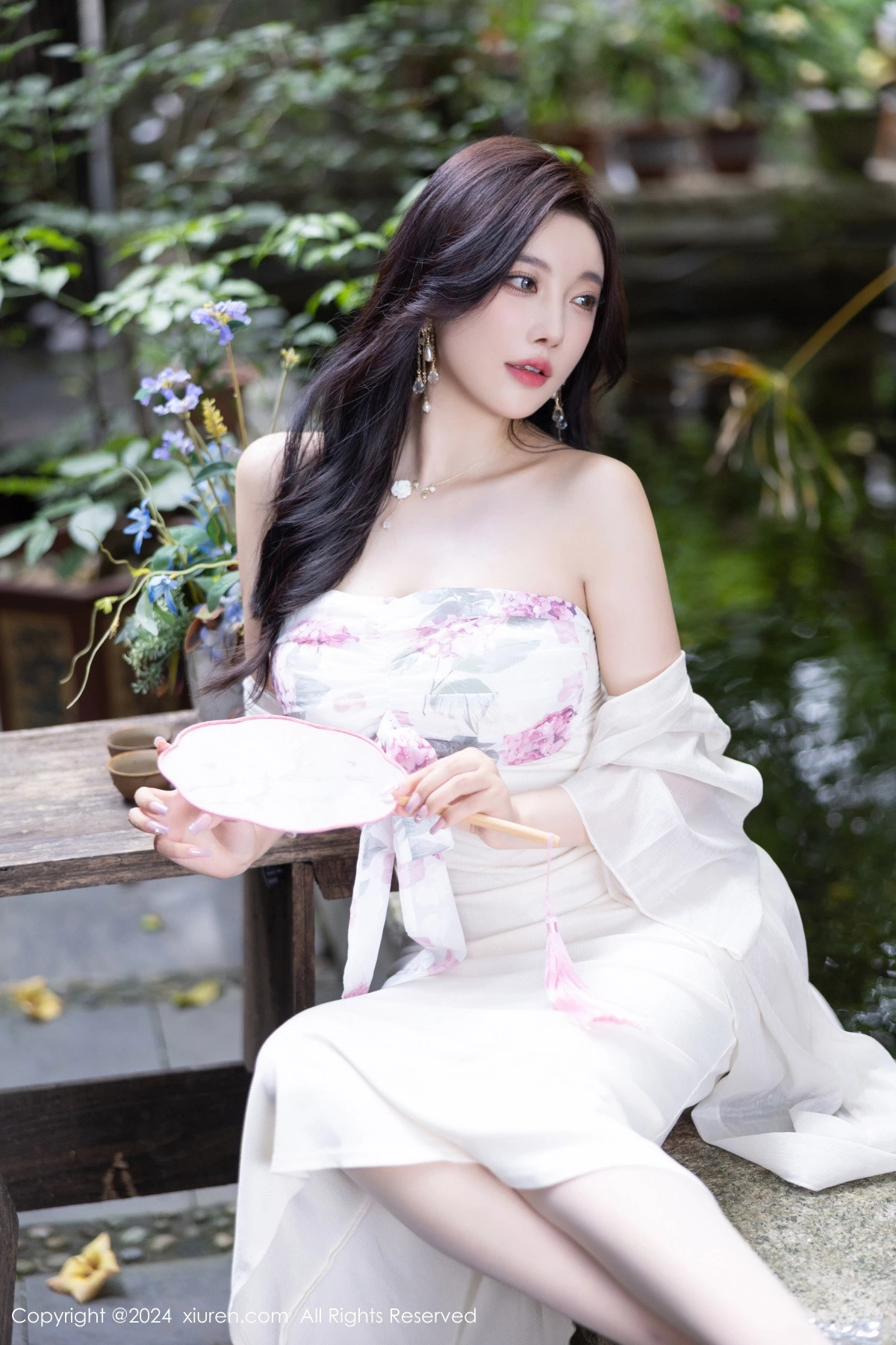 Xgyw.Org_XiuRen第8926期_女神杨晨晨Yome性感浅色连衣裙配开档肉丝秀完美身材诱惑写真80P