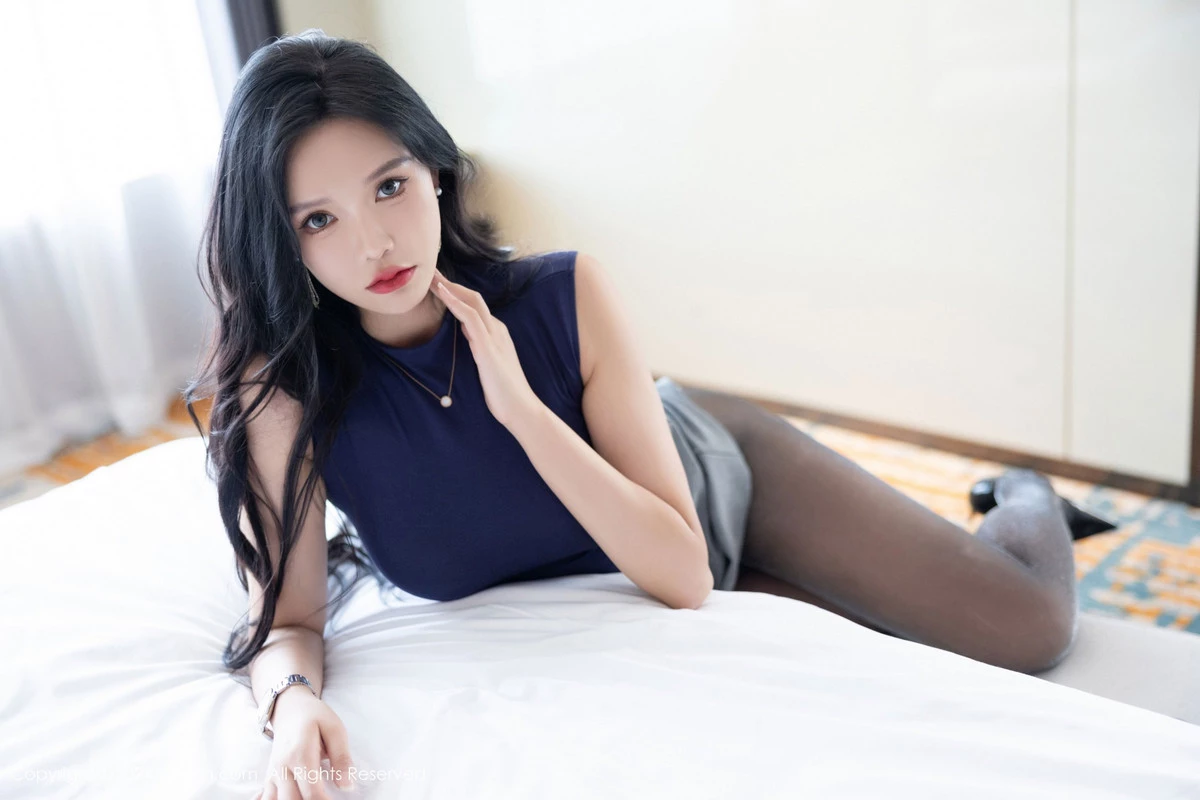 Xgyw.Org_XiuRen第9082期_模特娜比性感蓝色T恤配超薄黑丝露蓝色内衣秀凹凸身材诱惑写真86P