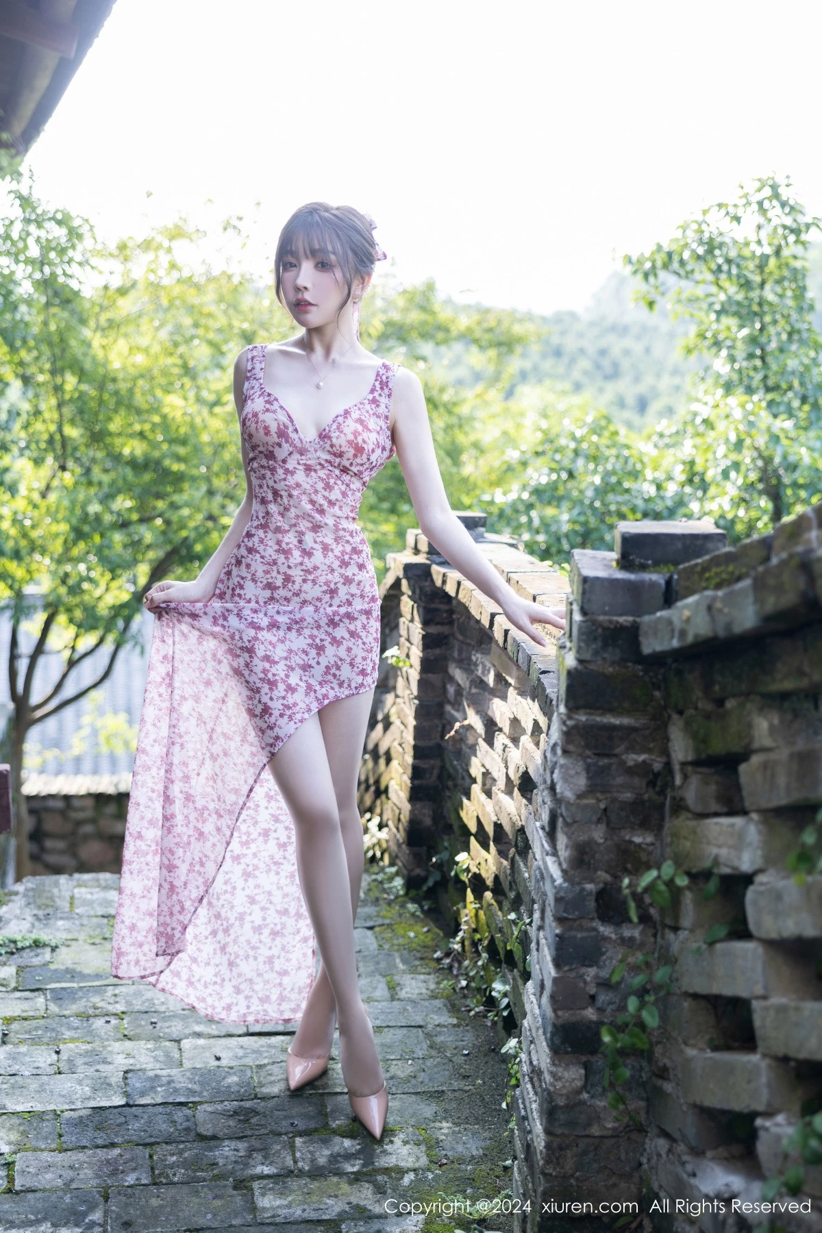 Xgyw.Org_XiuRen第9195期_女神徐莉芝Booty性感碎花连衣裙+蓝色制服秀曼妙身姿诱惑写真100P