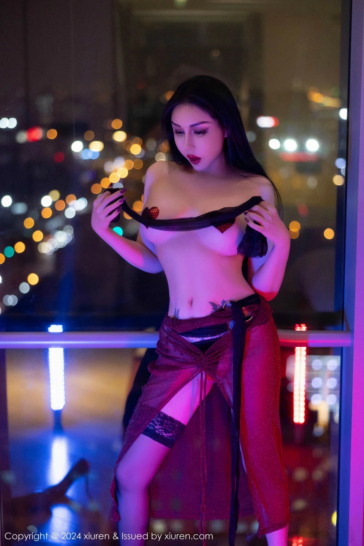 Xgyw.Org_XiuRen第9414期_模特田冰冰性感黑色情趣服饰配黑丝袜半脱秀丰满身材诱惑写真65P