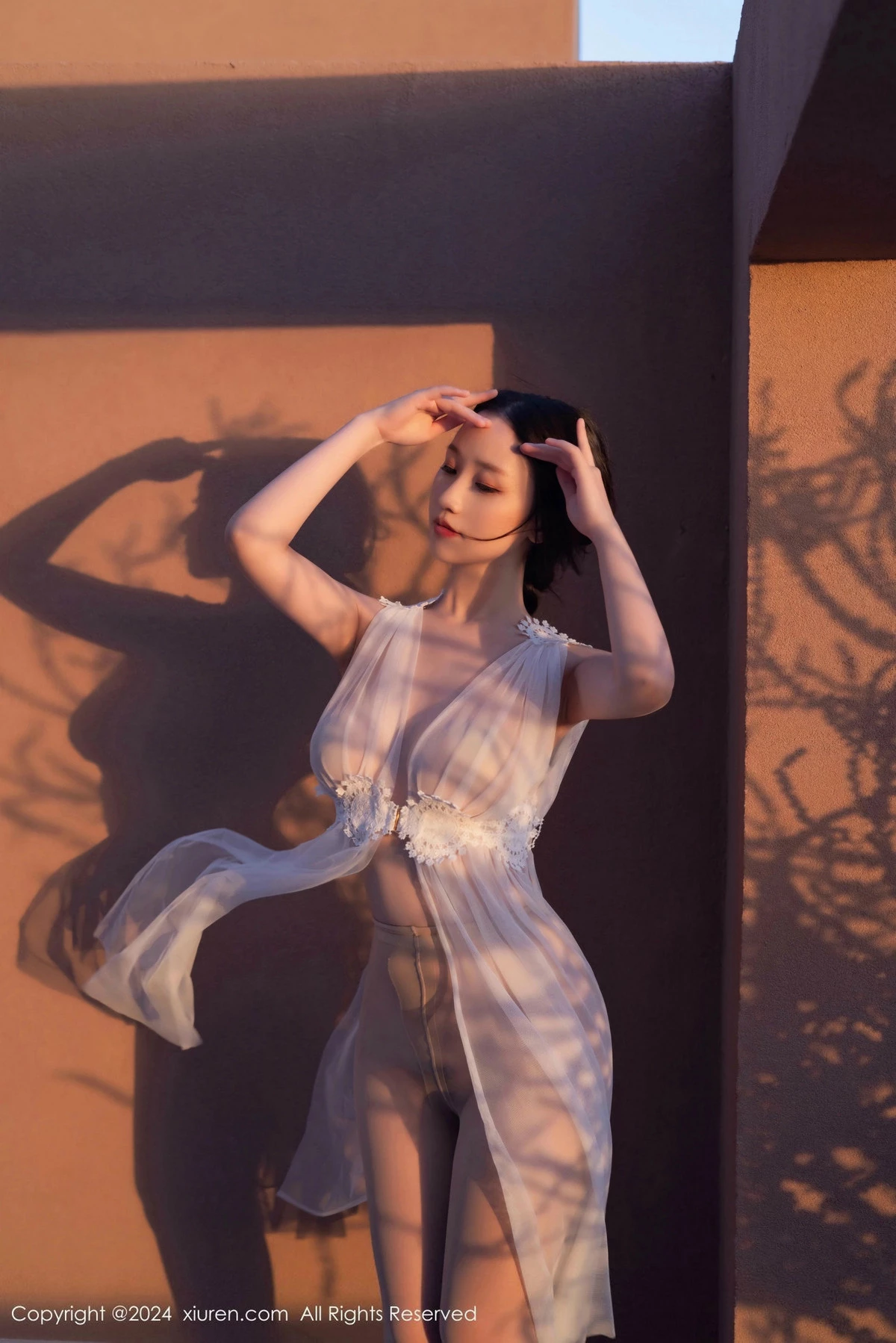 Xgyw.Org_XiuRen第9442期_模特杏子Yada性感白色薄纱轻透服饰配肉丝袜秀曼妙身姿诱惑写真82P
