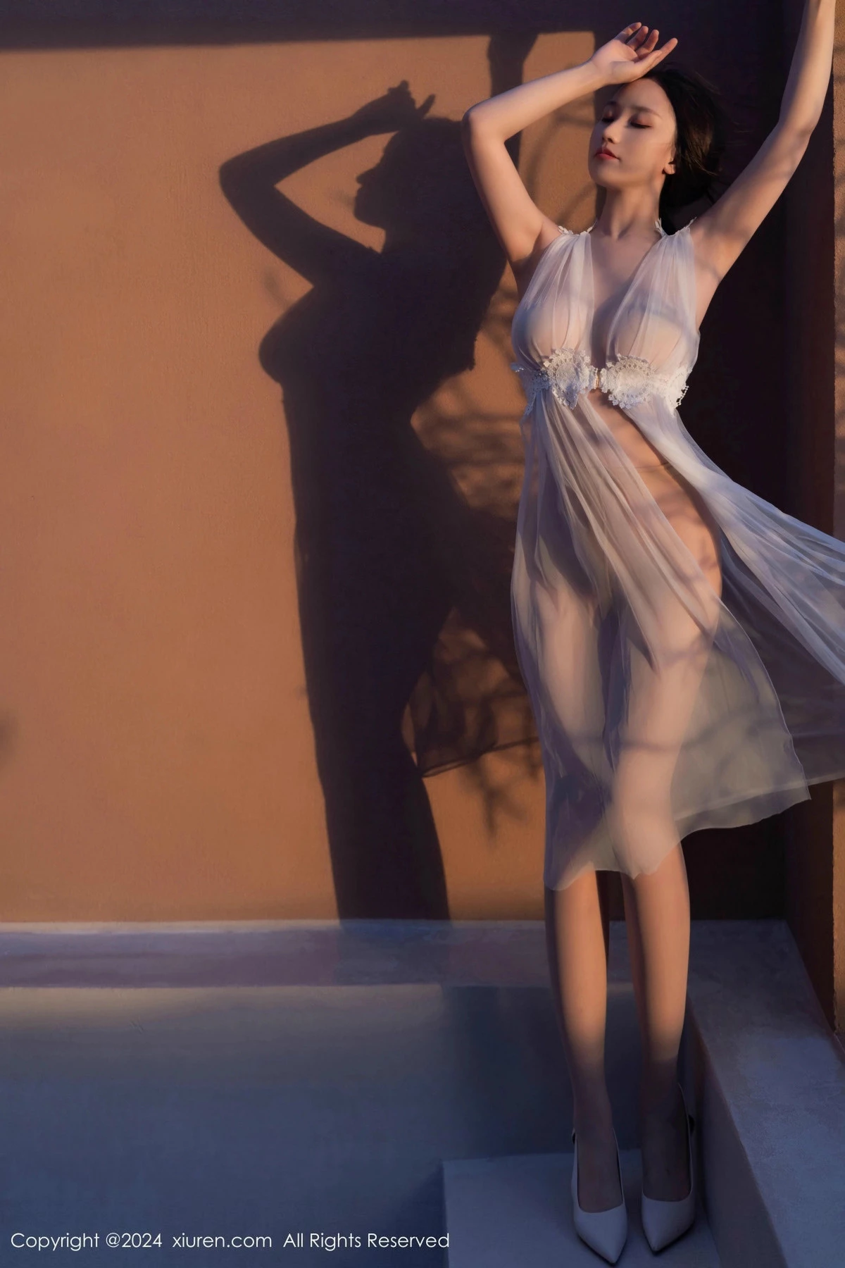 Xgyw.Org_XiuRen第9442期_模特杏子Yada性感白色薄纱轻透服饰配肉丝袜秀曼妙身姿诱惑写真82P