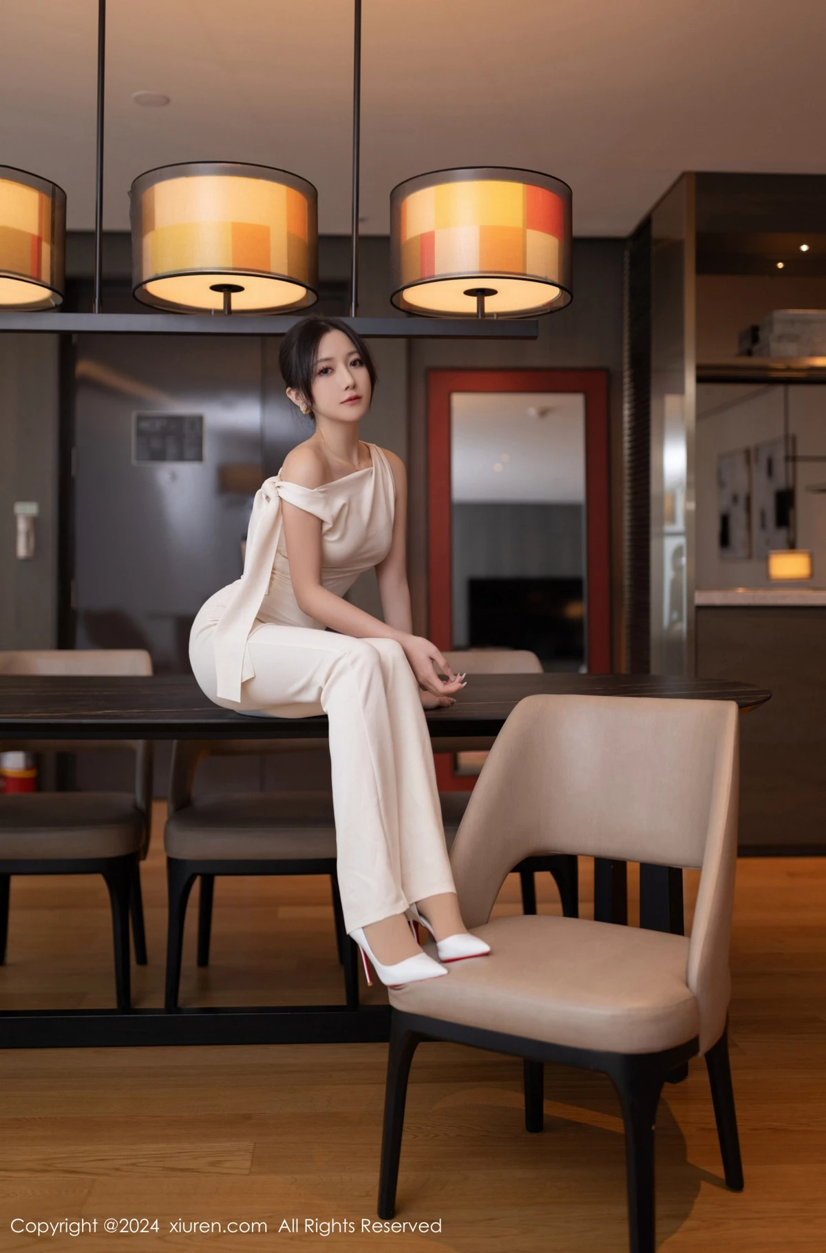 Xgyw.Org_XiuRen第9457期_模特鱼子酱Fish职场主题浅色服饰配超薄肉丝秀曼妙身姿诱惑写真80P