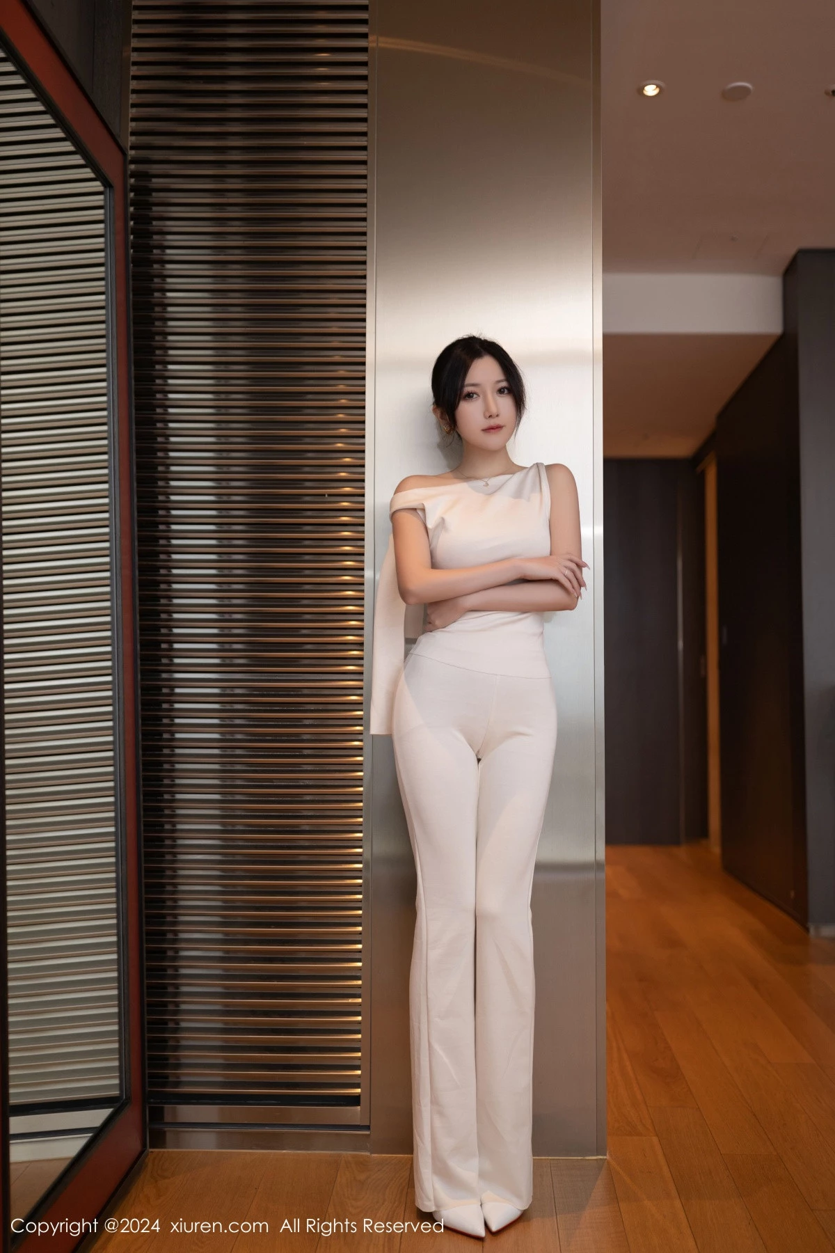 Xgyw.Org_XiuRen第9457期_模特鱼子酱Fish职场主题浅色服饰配超薄肉丝秀曼妙身姿诱惑写真80P